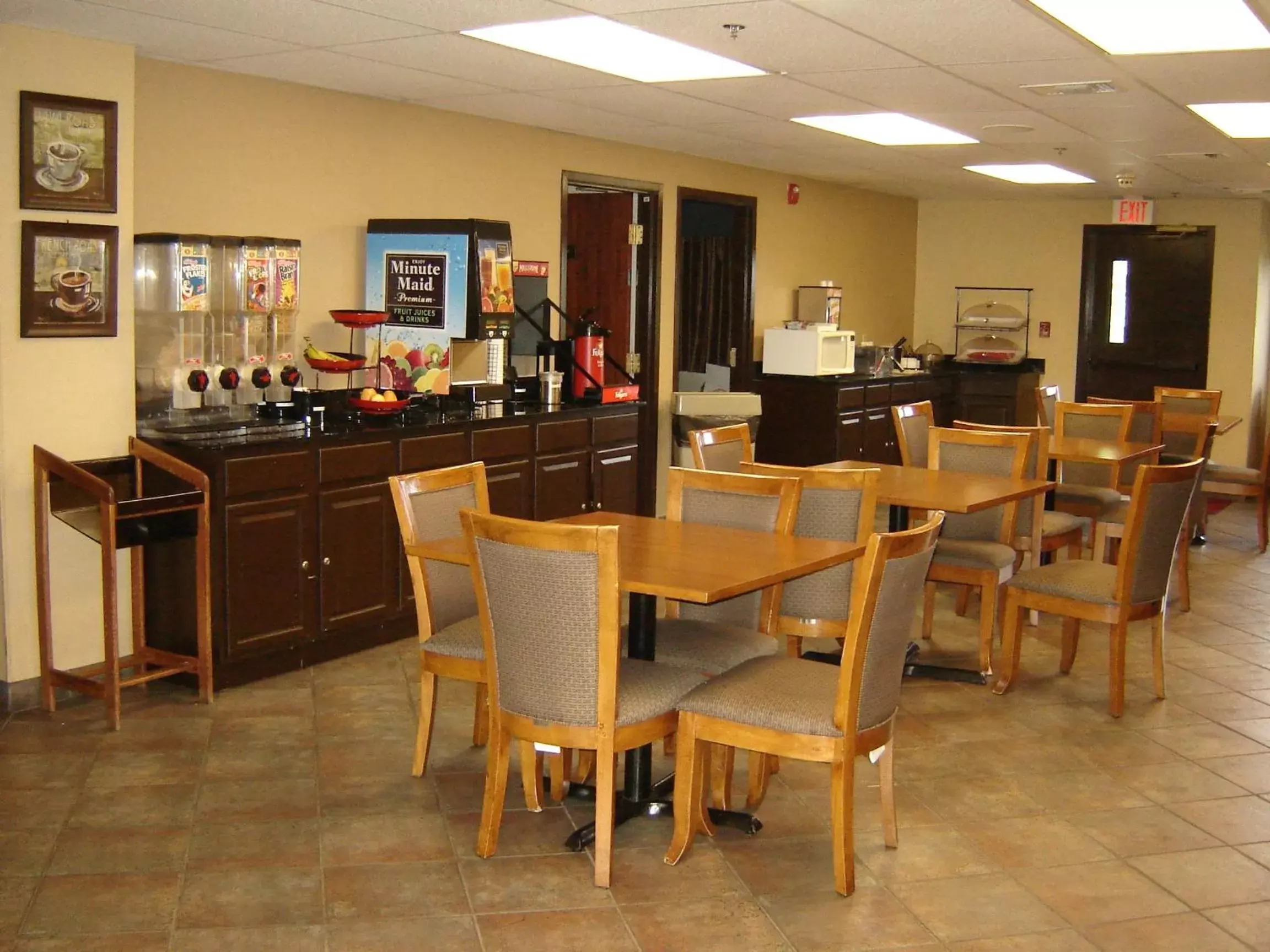 Restaurant/Places to Eat in Days Inn by Wyndham Phenix City Near Fort Benning