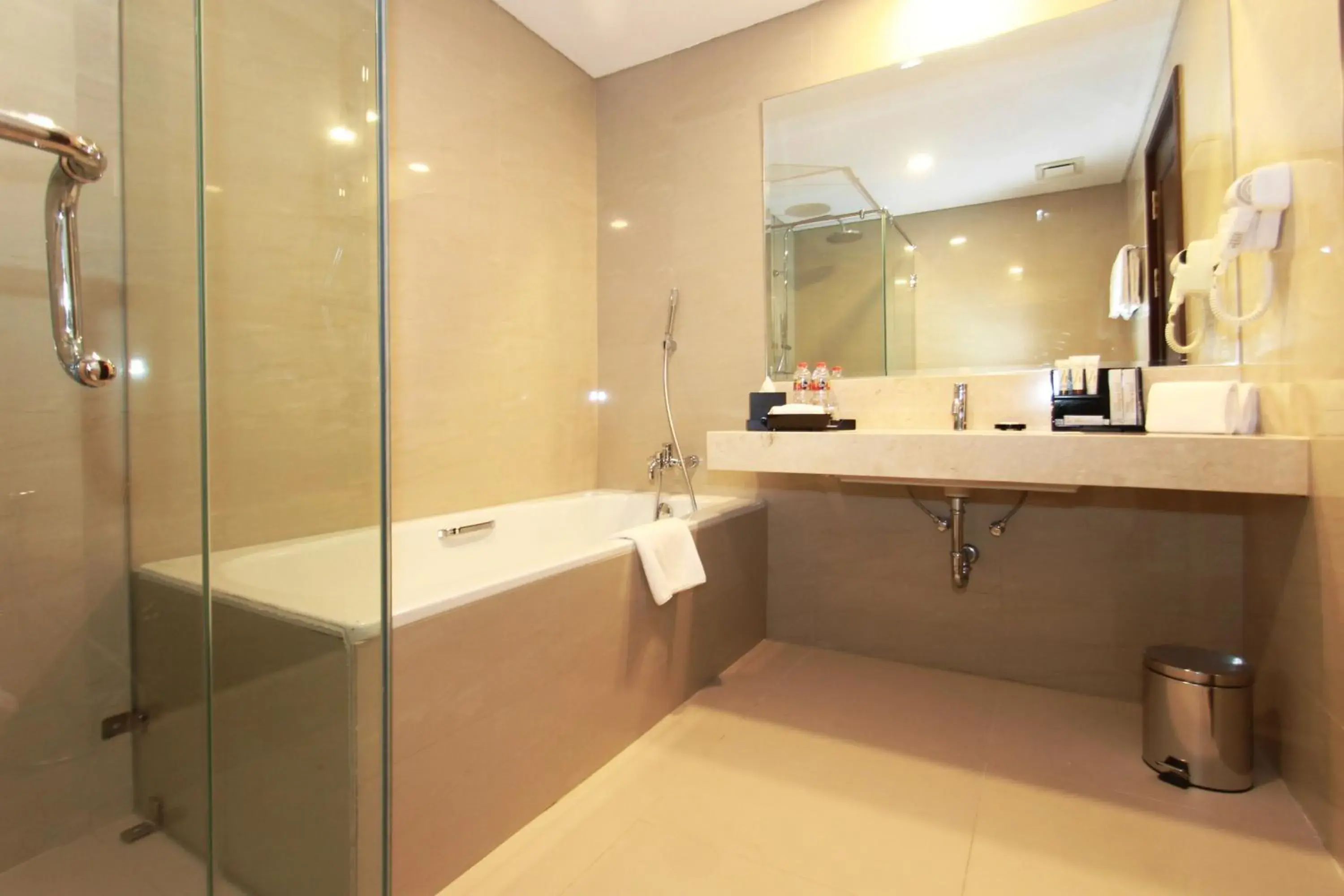 Bathroom in Grand Keisha Yogyakarta