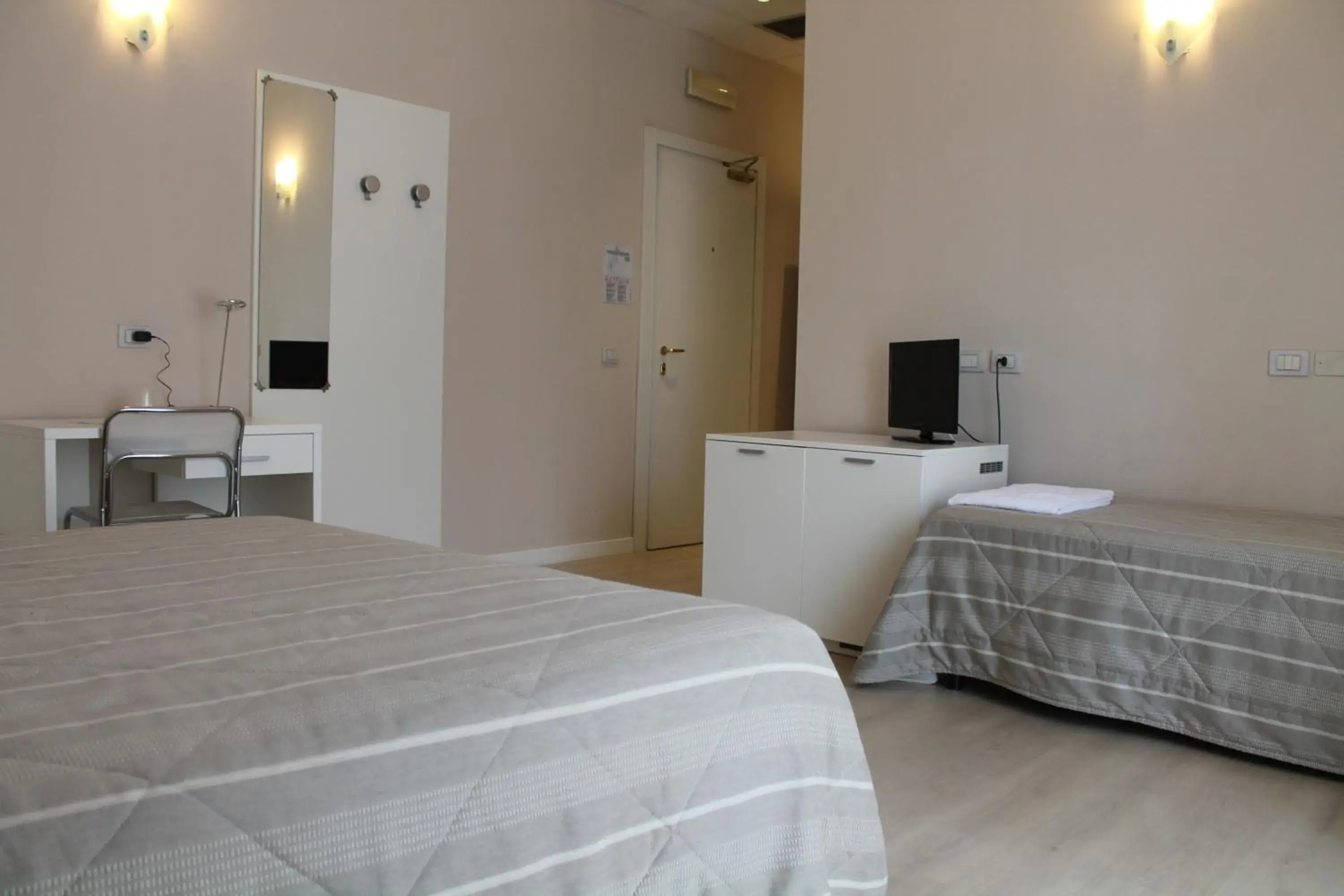 Triple Room in Hotel Cremona Viale