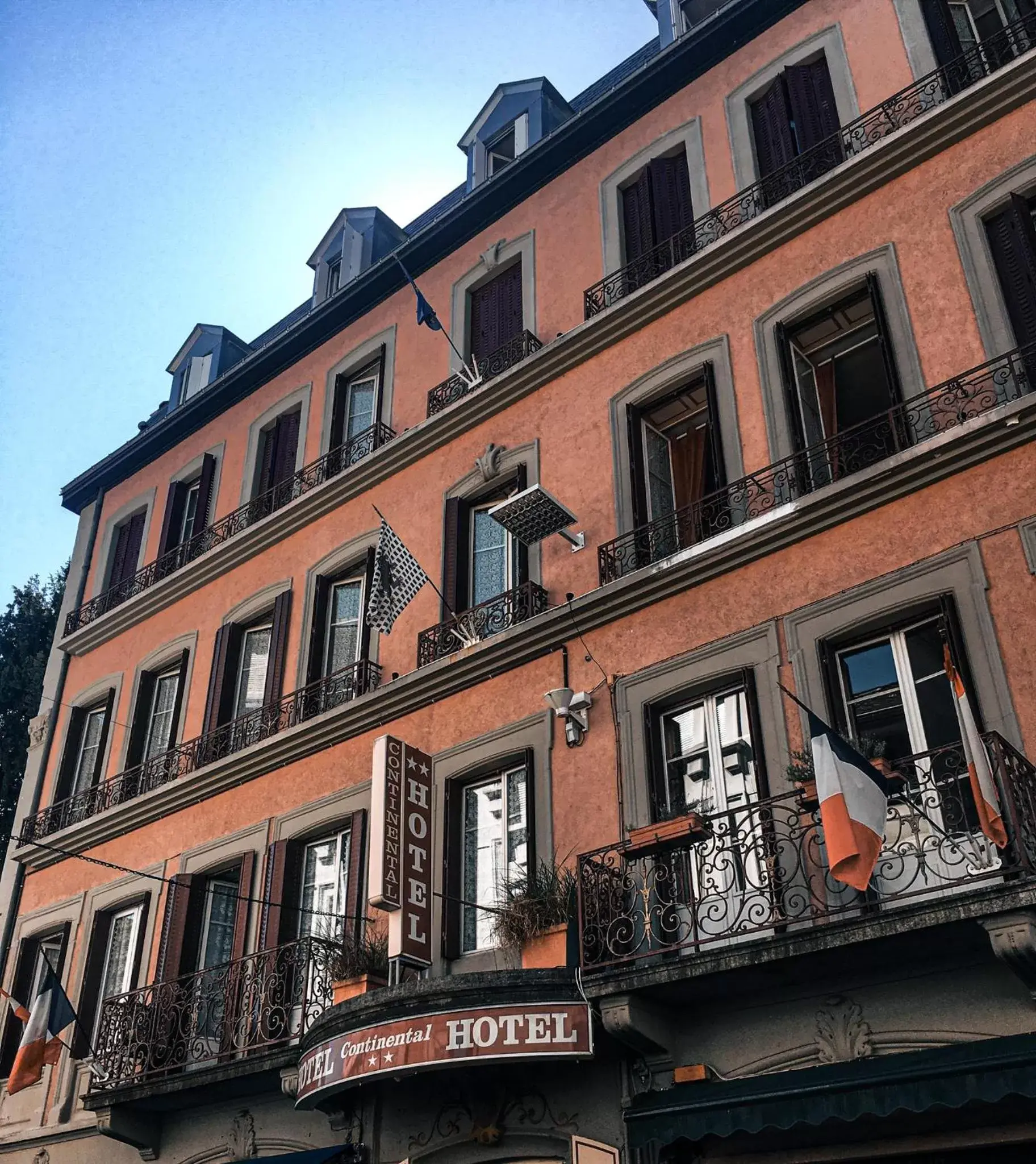 Property Building in Hôtel Continental