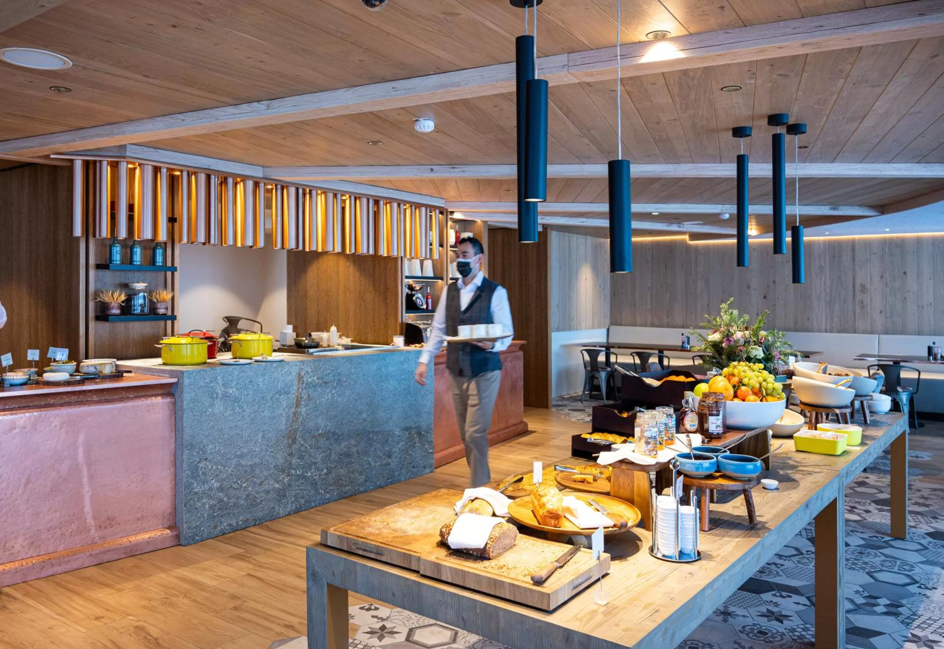 Buffet breakfast in Hôtel VoulezVous by Les Etincelles