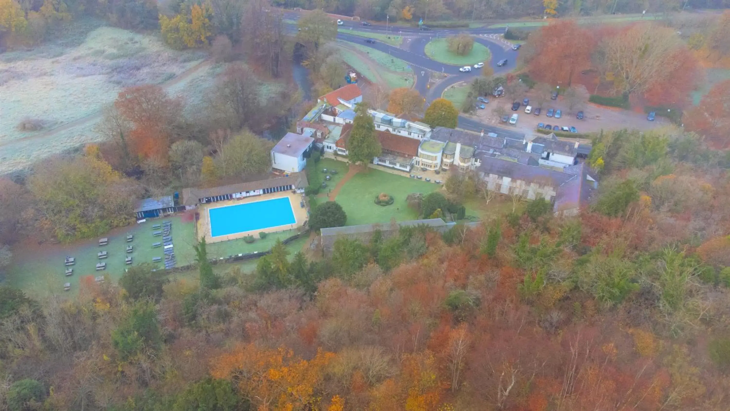 Property building, Bird's-eye View in Mercure Box Hill Burford Bridge Hotel