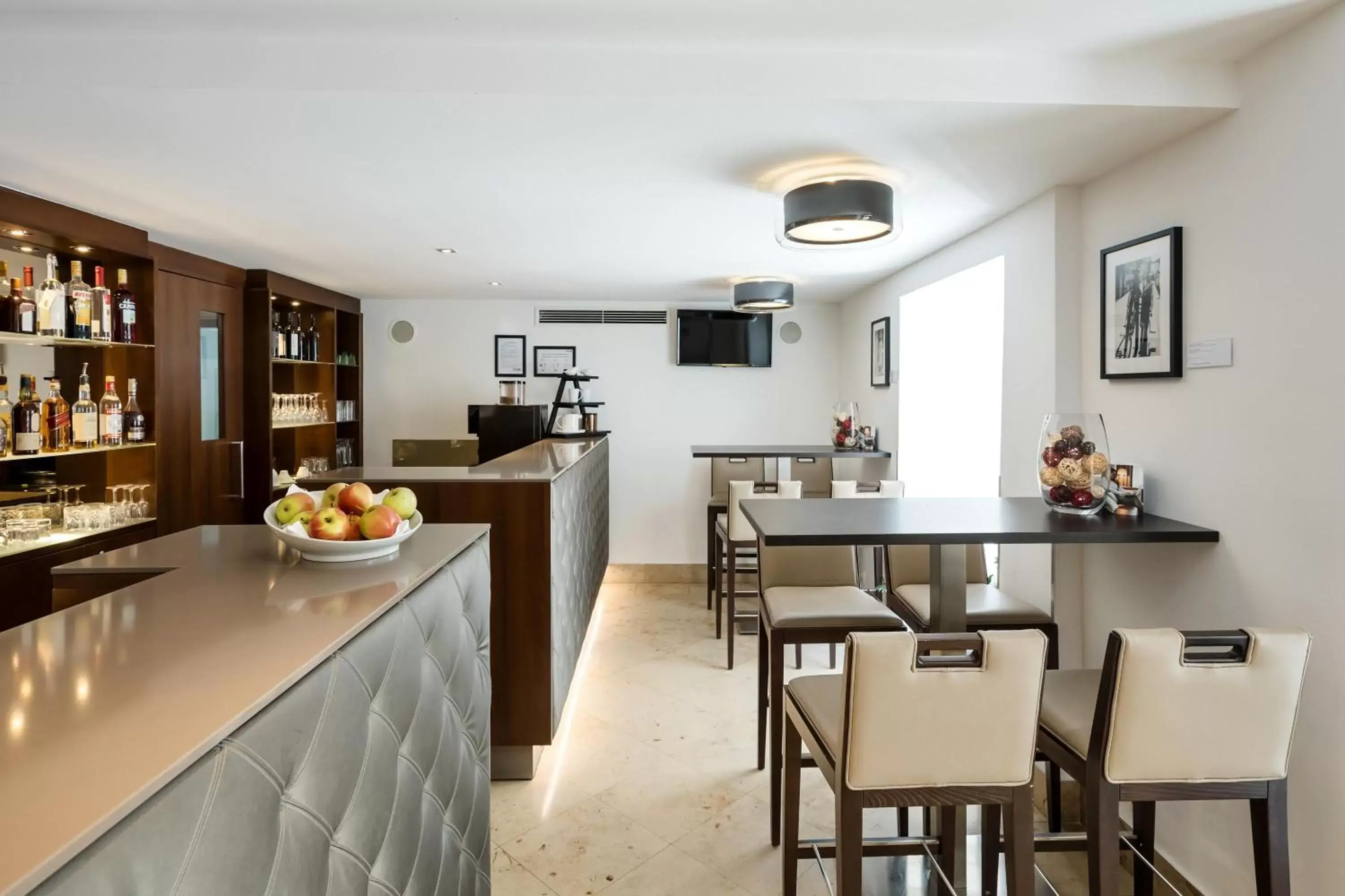 Lounge or bar in Hotel Rathauspark Wien, a member of Radisson Individuals Lounge or bar in Hotel Rathauspark Wien, a member of Radisson Individuals