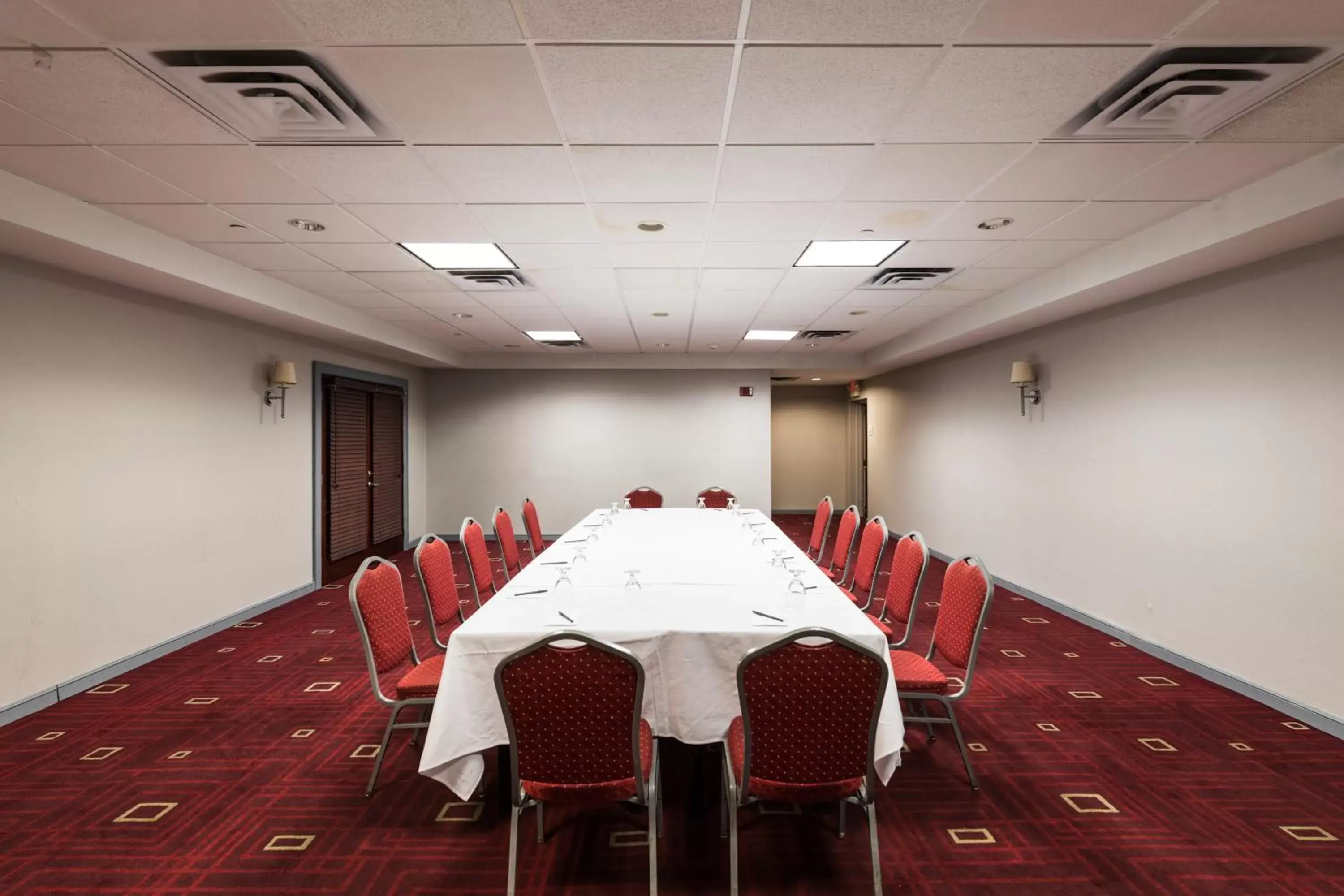 Meeting/conference room in Crowne Plaza Newark Airport, an IHG Hotel