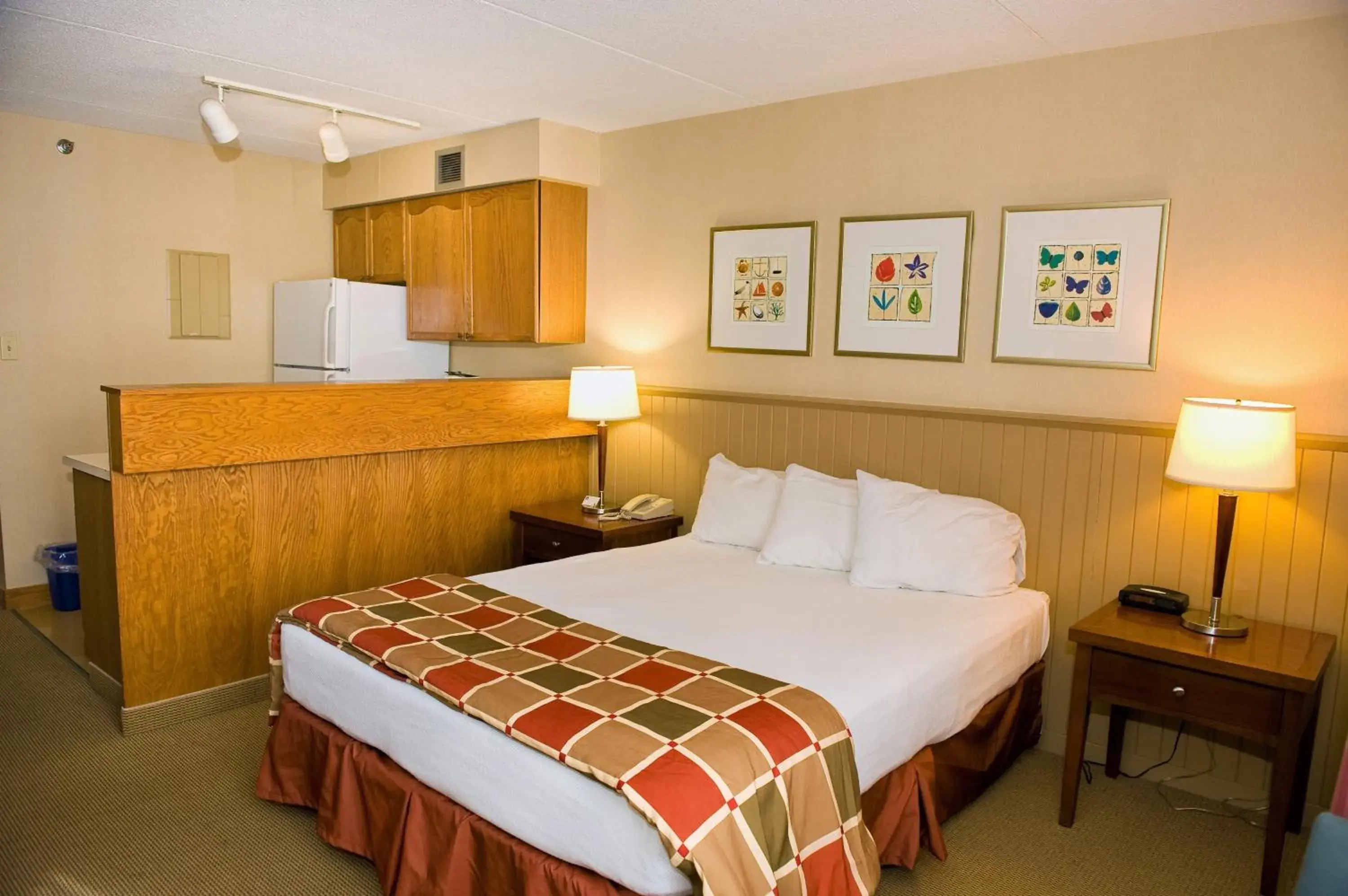 Photo of the whole room, Bed in Charlottetown Inn & Conference Centre