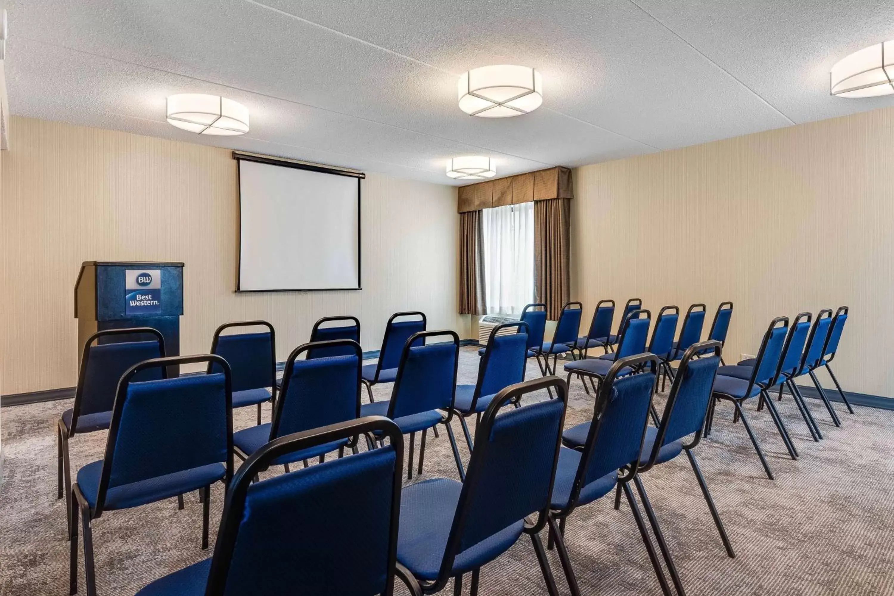 Meeting/conference room in Best Western Chicago - Downers Grove