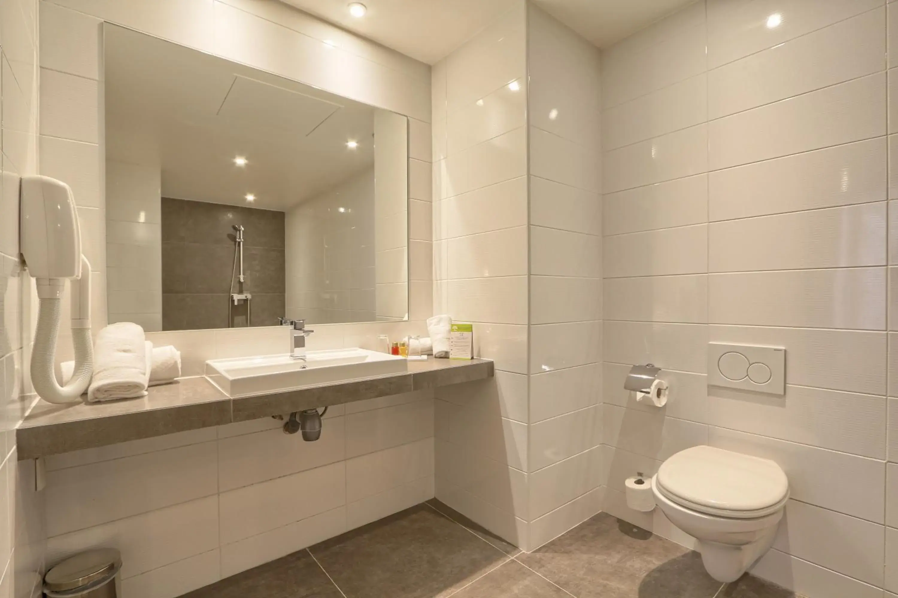 Bathroom in Hotel Mondial