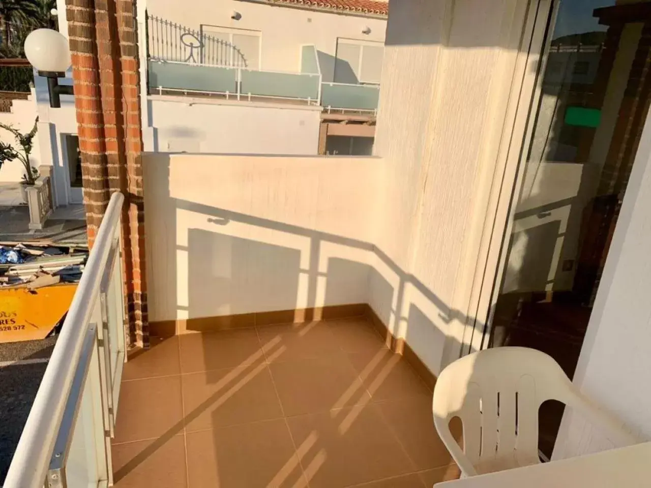 Shower, Balcony/Terrace in Hospedium Hotel Continental