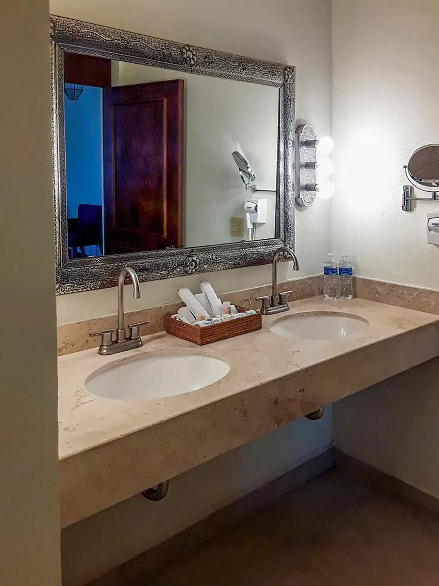 Bathroom in Hotel La Casona 30