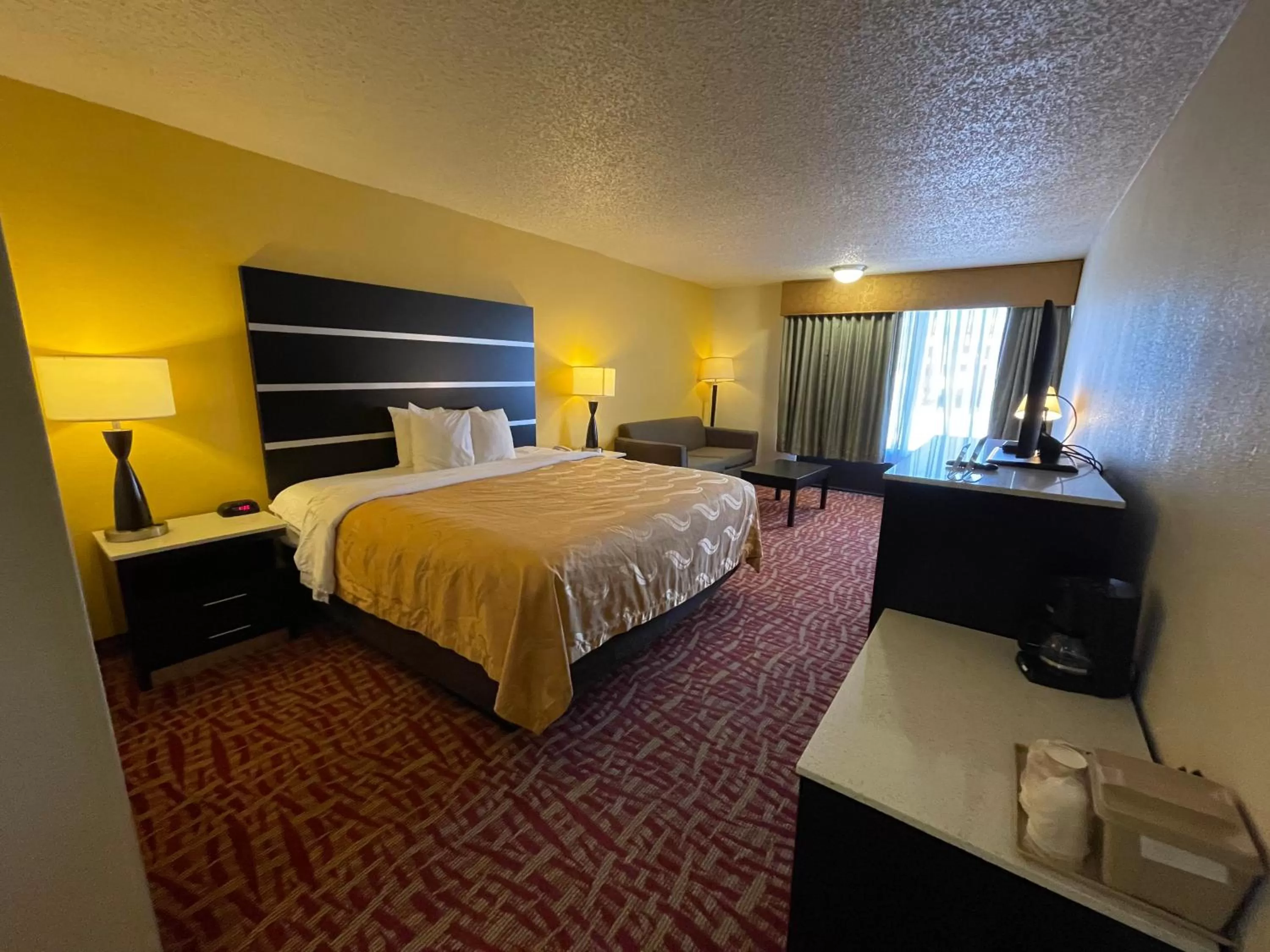 King Room with Sofa Bed - Smoking in Quality Inn Fort Smith I-540