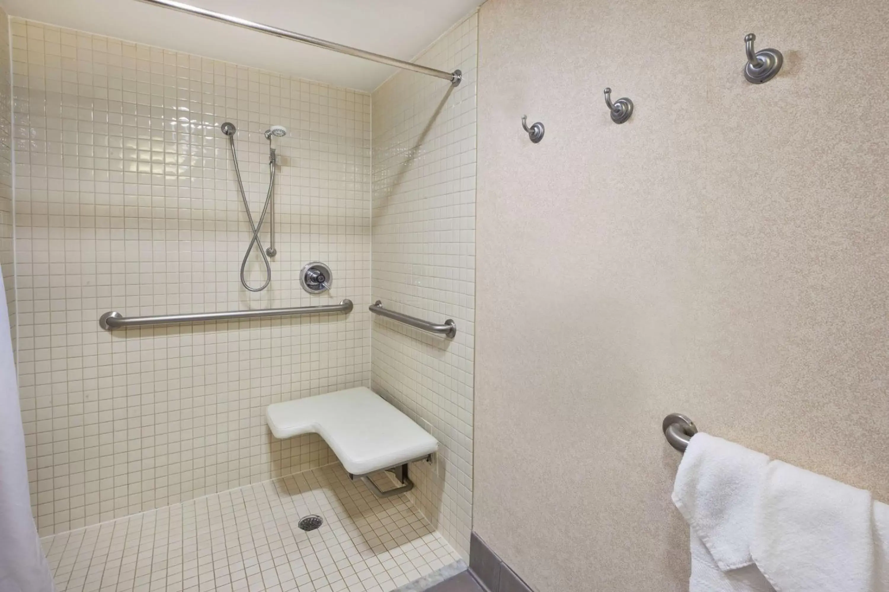 Bathroom in Hampton Inn Washington-Dulles International Airport South Bathroom in Hampton Inn Washington-Dulles International Airport South