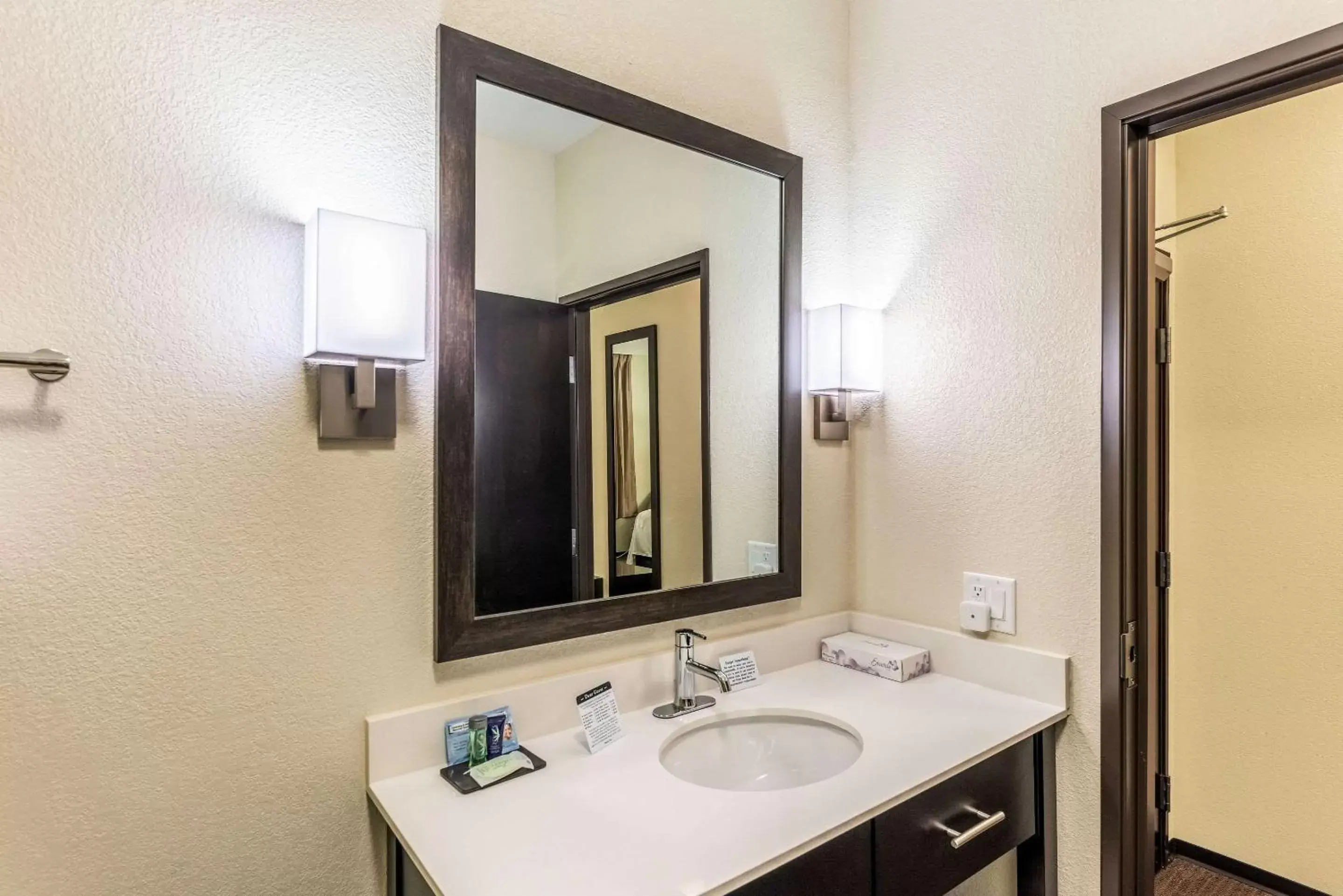 Photo of the whole room, Bathroom in Sleep Inn & Suites Fort Worth - Fossil Creek