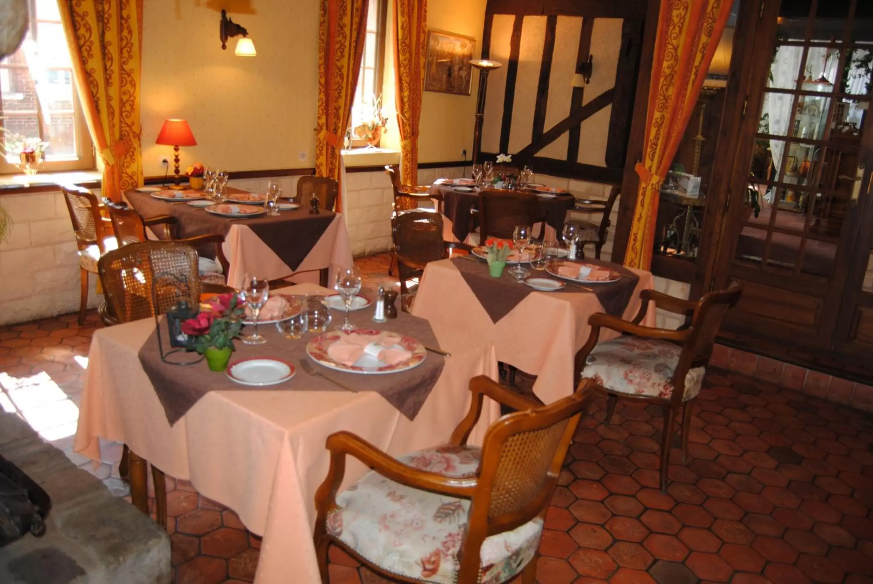 Restaurant/Places to Eat in Hotel Restaurant Le Cygne