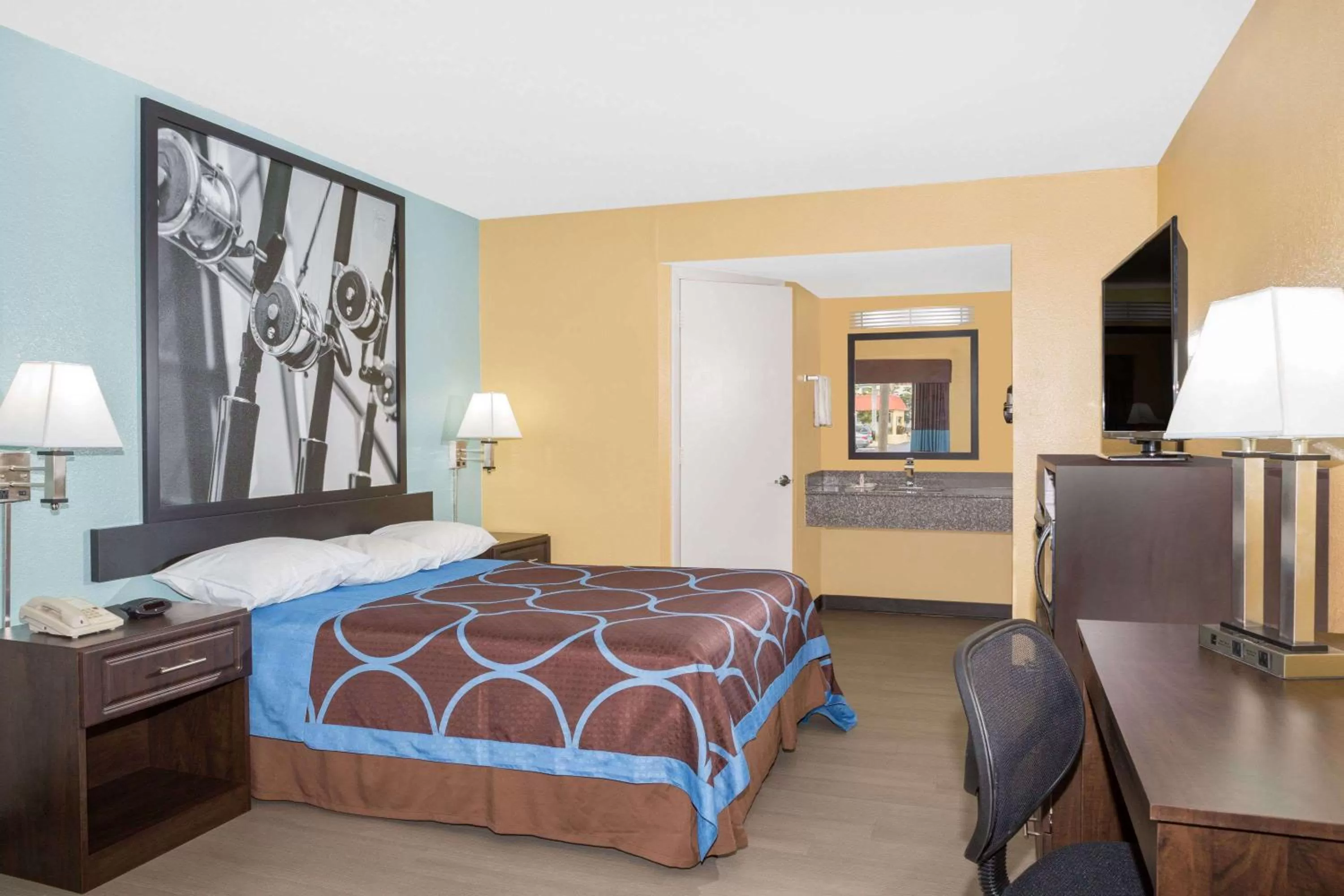 Photo of the whole room, Bed in Super 8 by Wyndham Sarasota Near Siesta Key