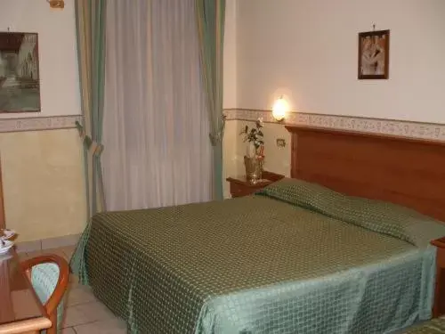 Photo of the whole room, Bed in Hotel Lento