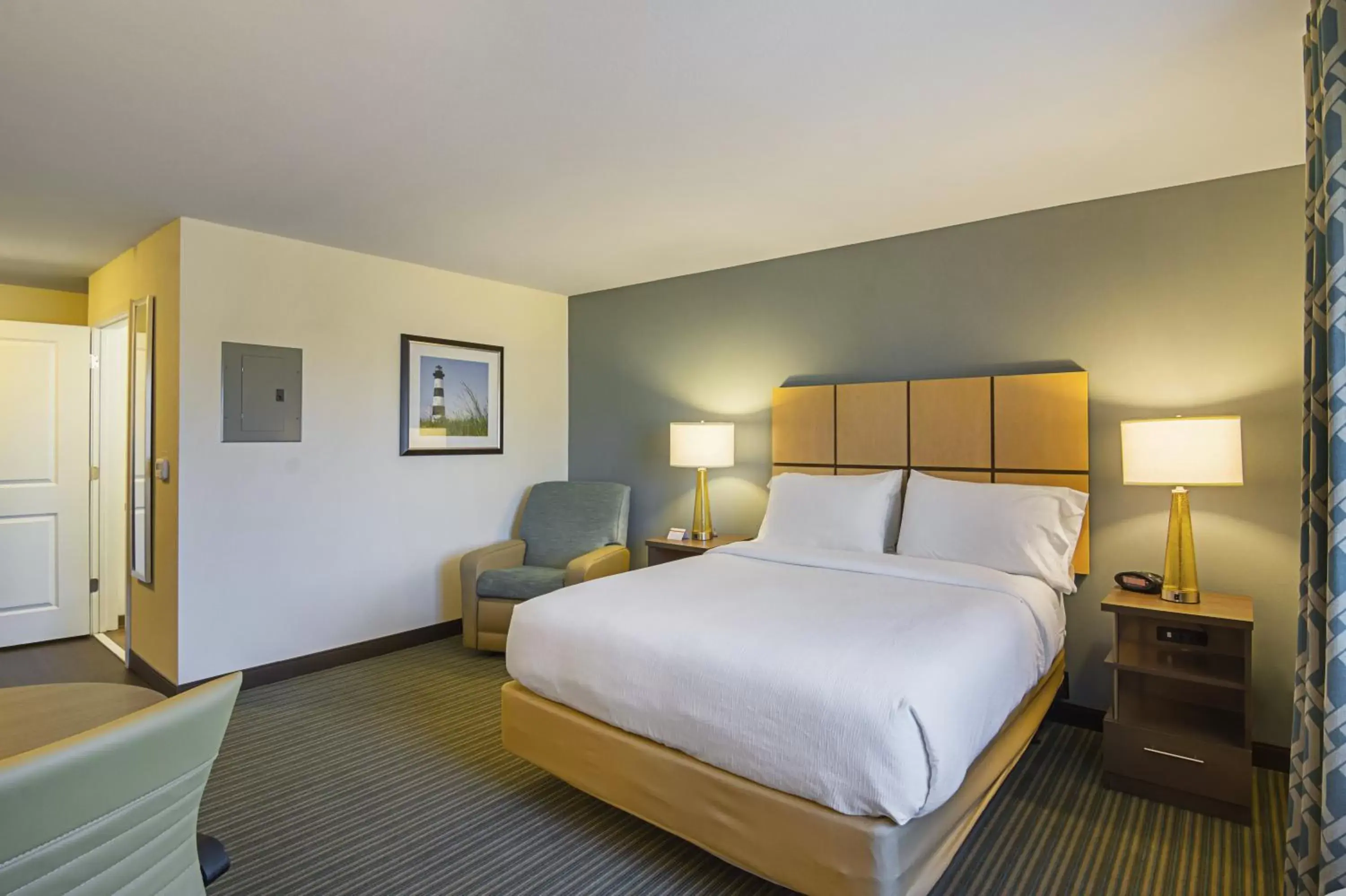 Photo of the whole room, Bed in Candlewood Suites - Pensacola - University Area, an IHG Hotel