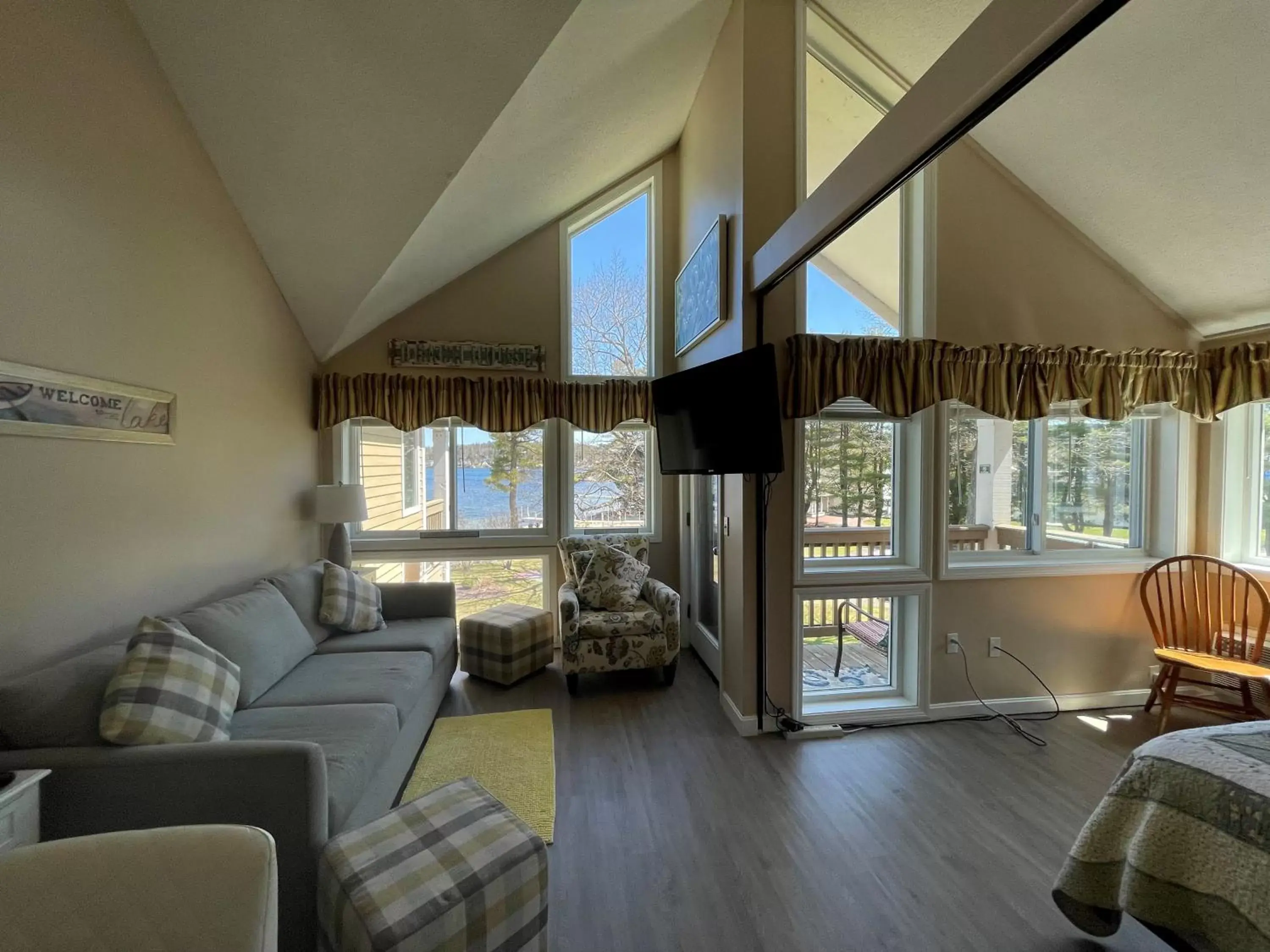 Living room in Misty Harbor Resort