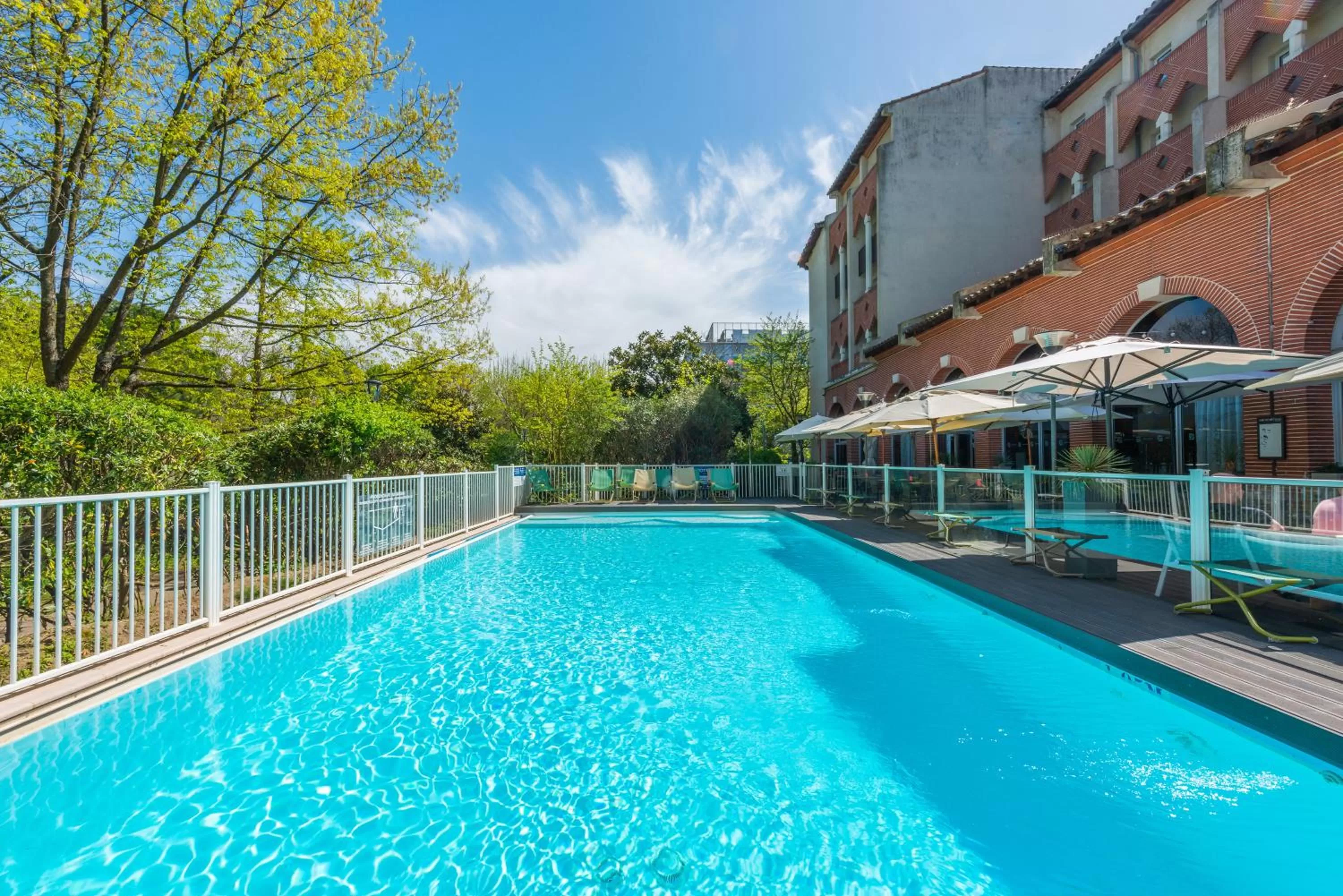 Swimming pool in Novotel Toulouse Centre Compans Caffarelli