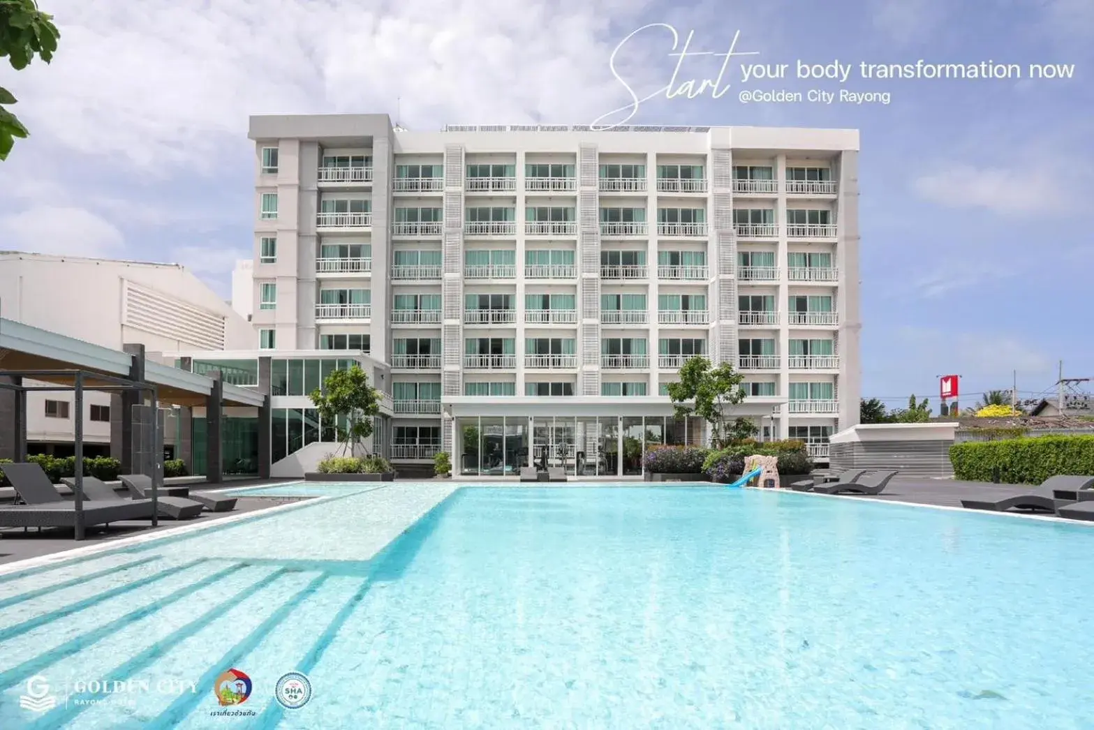 Swimming pool in Golden City Rayong Hotel Swimming pool in Golden City Rayong Hotel