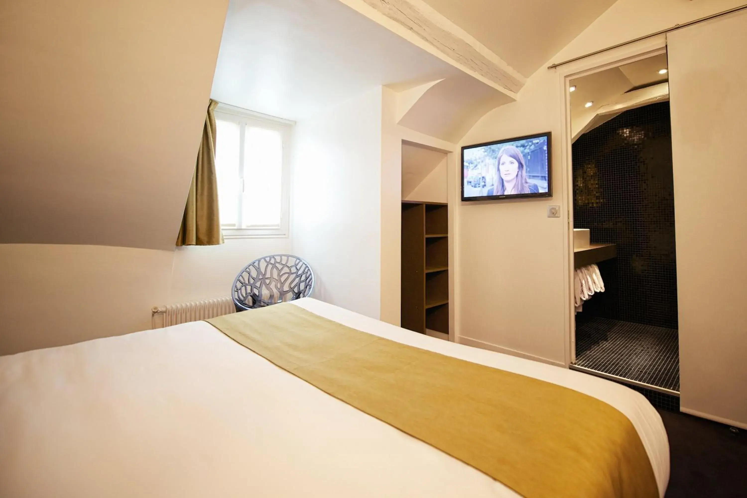 TV and multimedia, Bed in Hôtel de la Gaîté