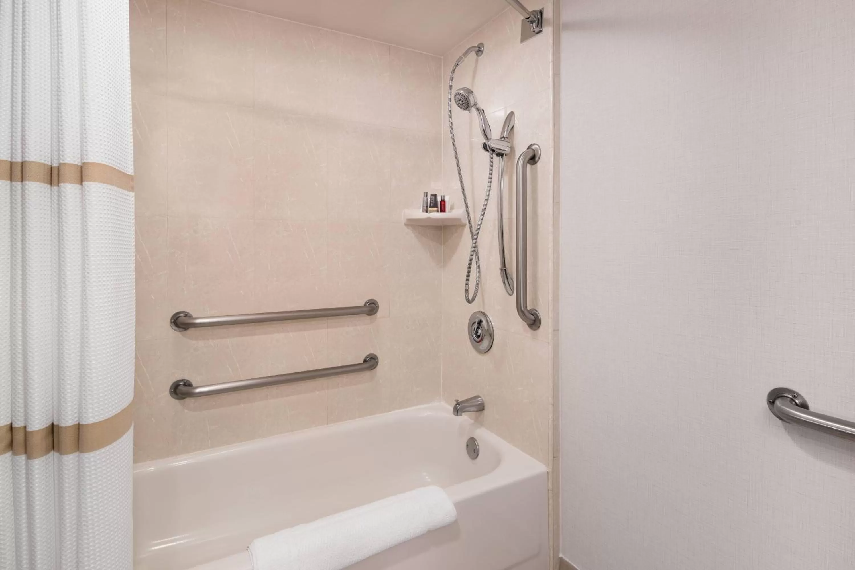 Bathroom in Bakersfield Marriott at the Convention Center