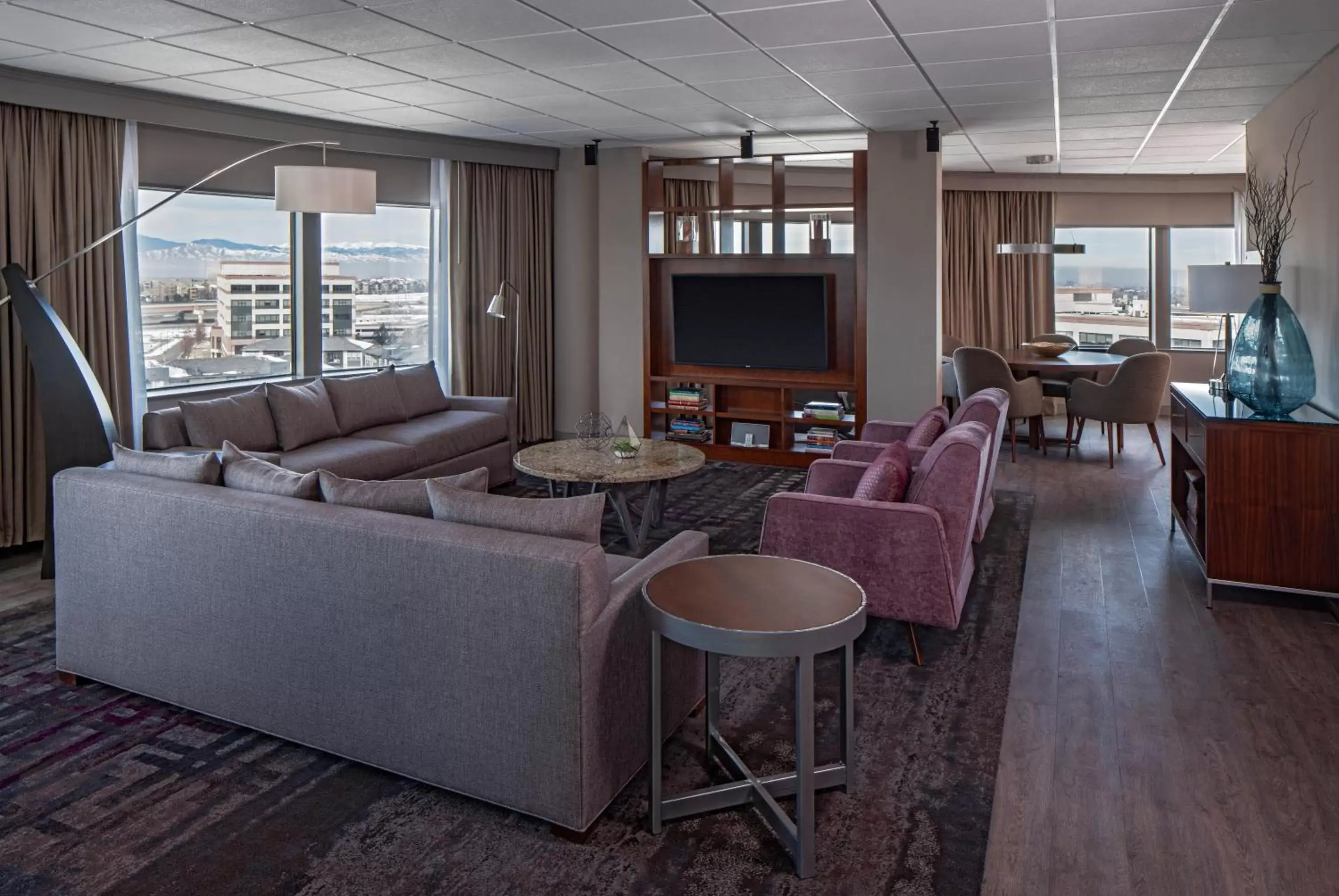 Living room in Hyatt Regency Denver Tech Center Living room in Hyatt Regency Denver Tech Center