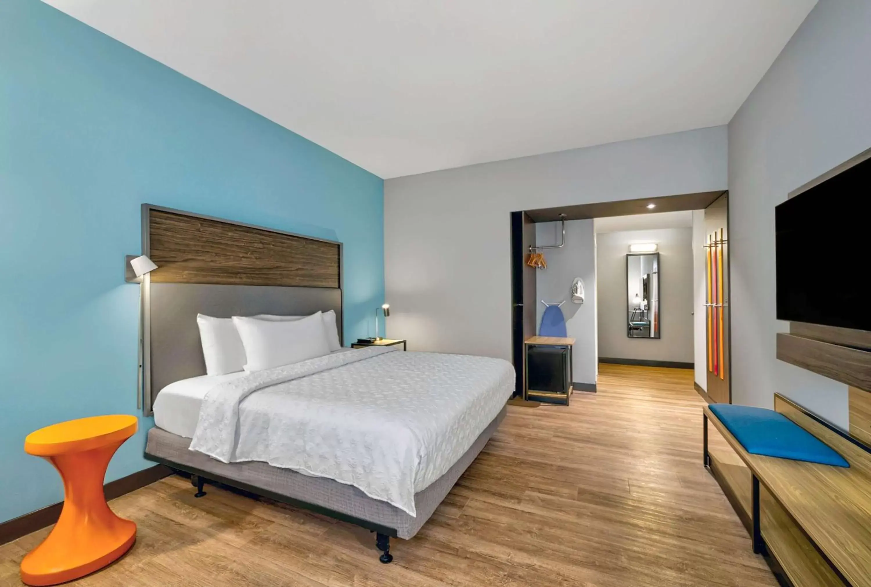 Bed in Tru By Hilton Minneapolis, Mn