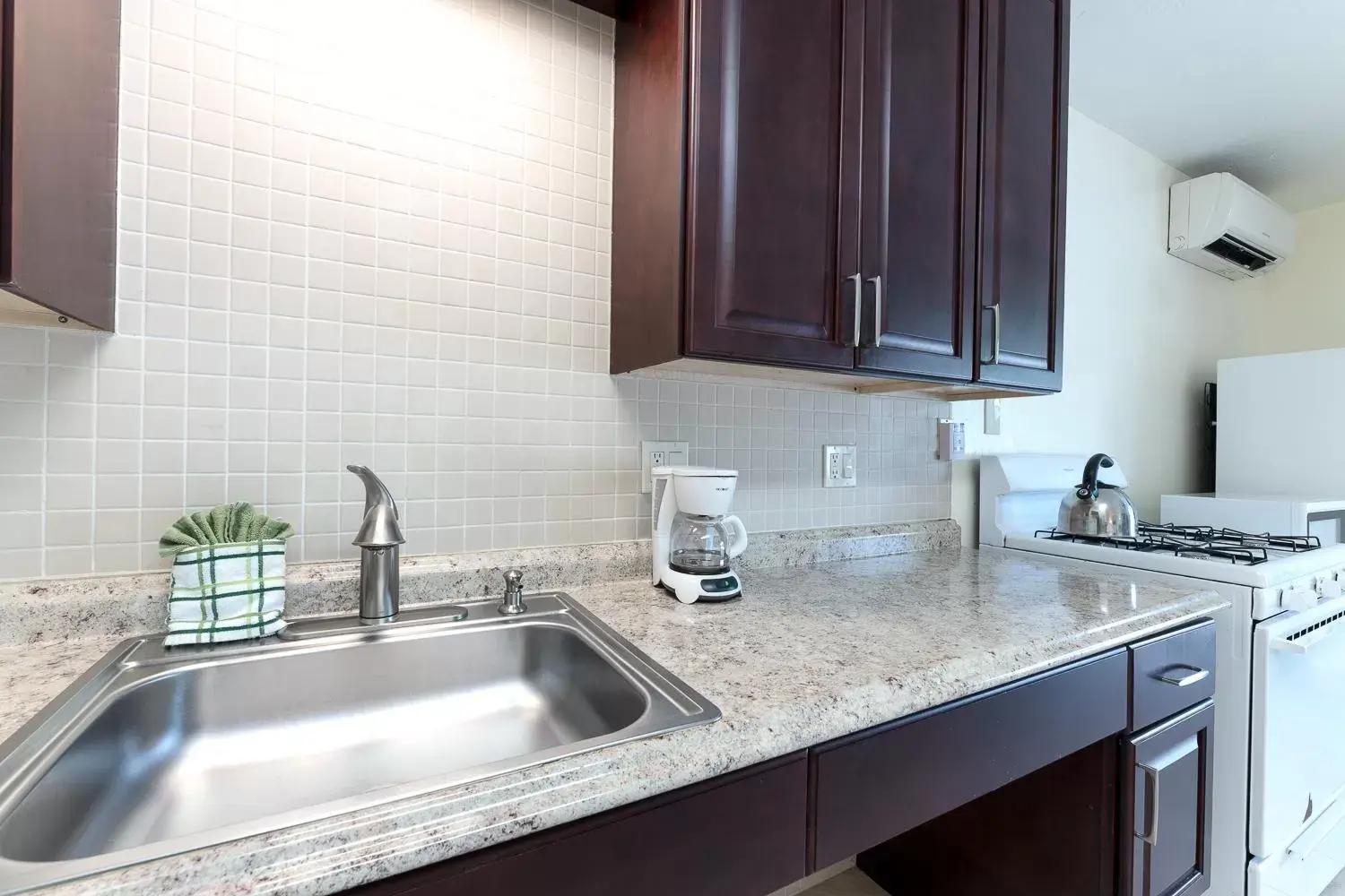 Kitchen or kitchenette, Kitchen/Kitchenette in Rock Reef Resort