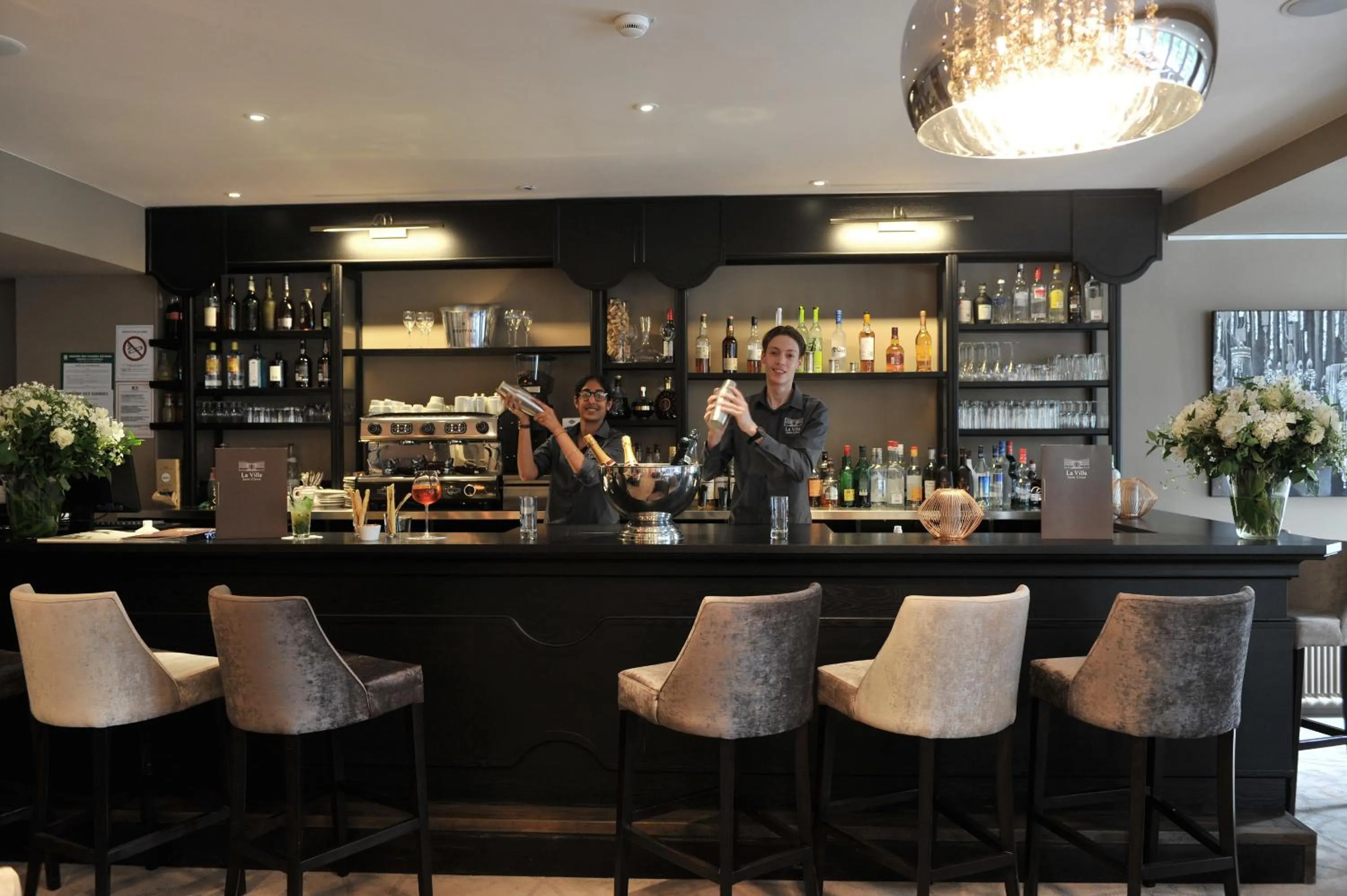 Lounge or bar in Mercure Paris Saint Cloud Hippodrome