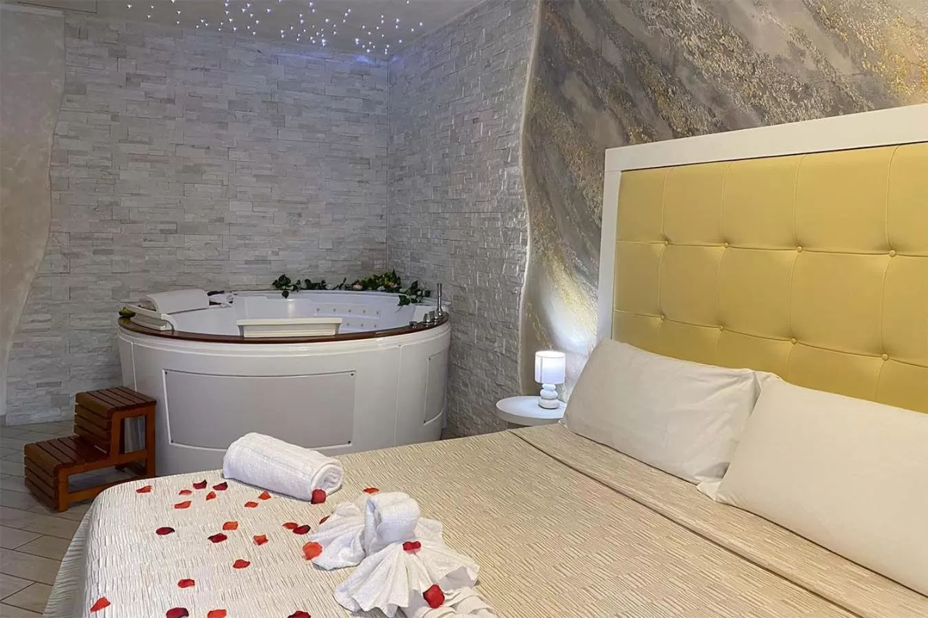 Photo of the whole room, Bed in BlueBay Residence Resort