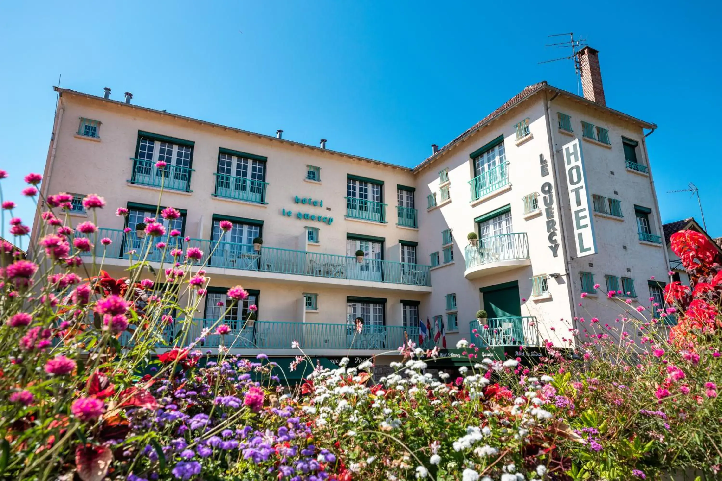 Facade/entrance, Property Building in Le Quercy