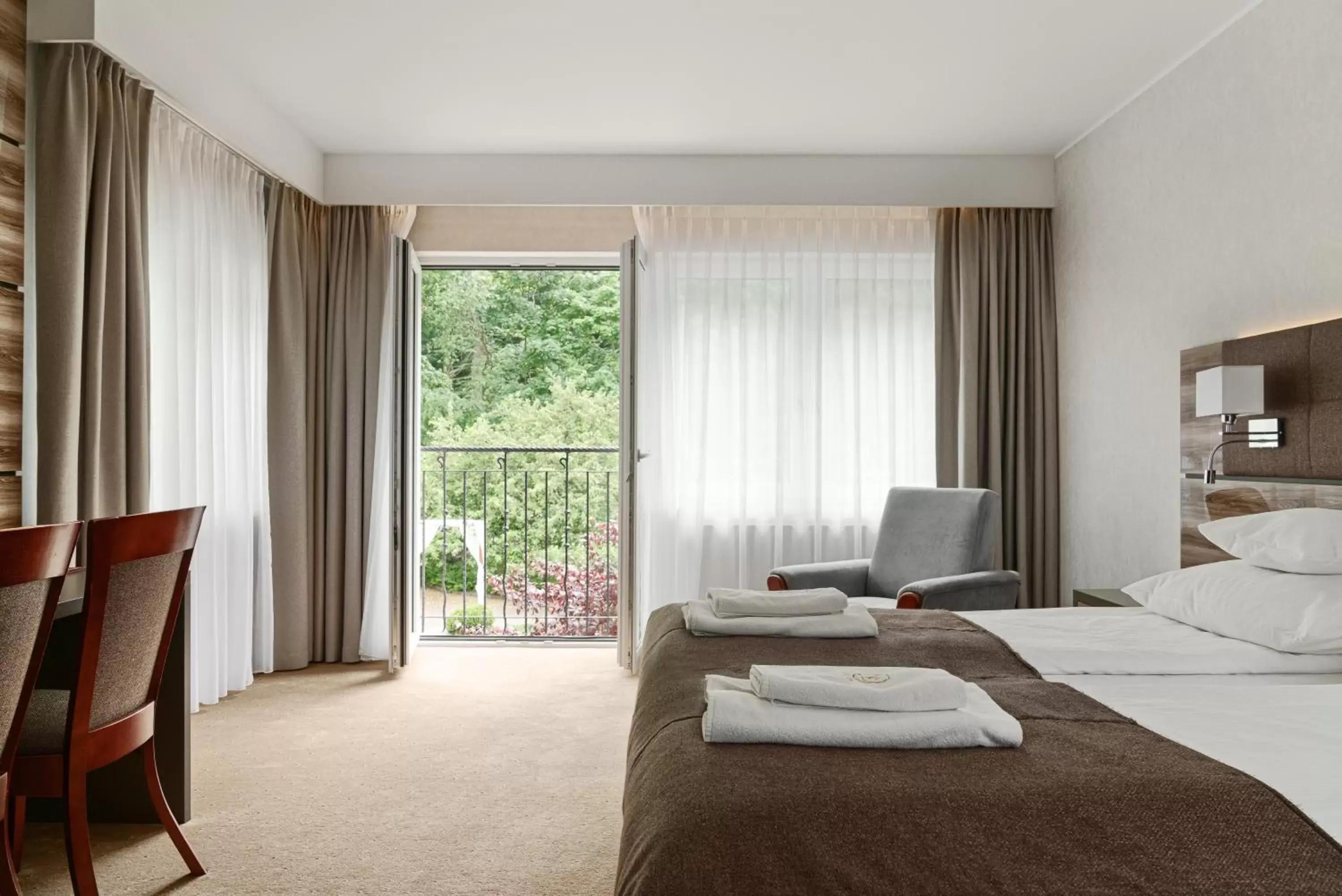 Balcony/Terrace, Bed in Hotel Villa Eva