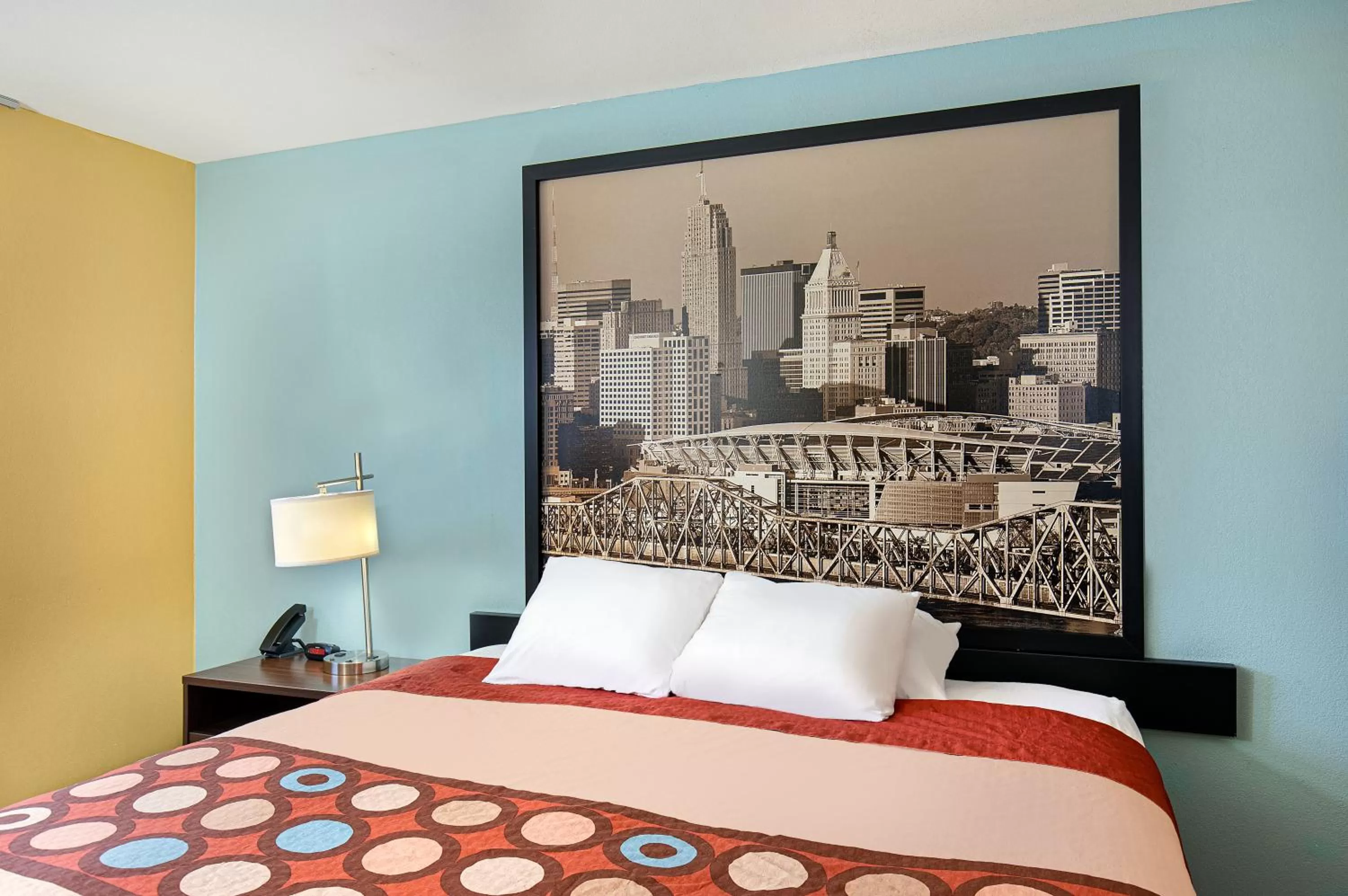 Bed in Super 8 by Wyndham Eddyville/Kuttawa