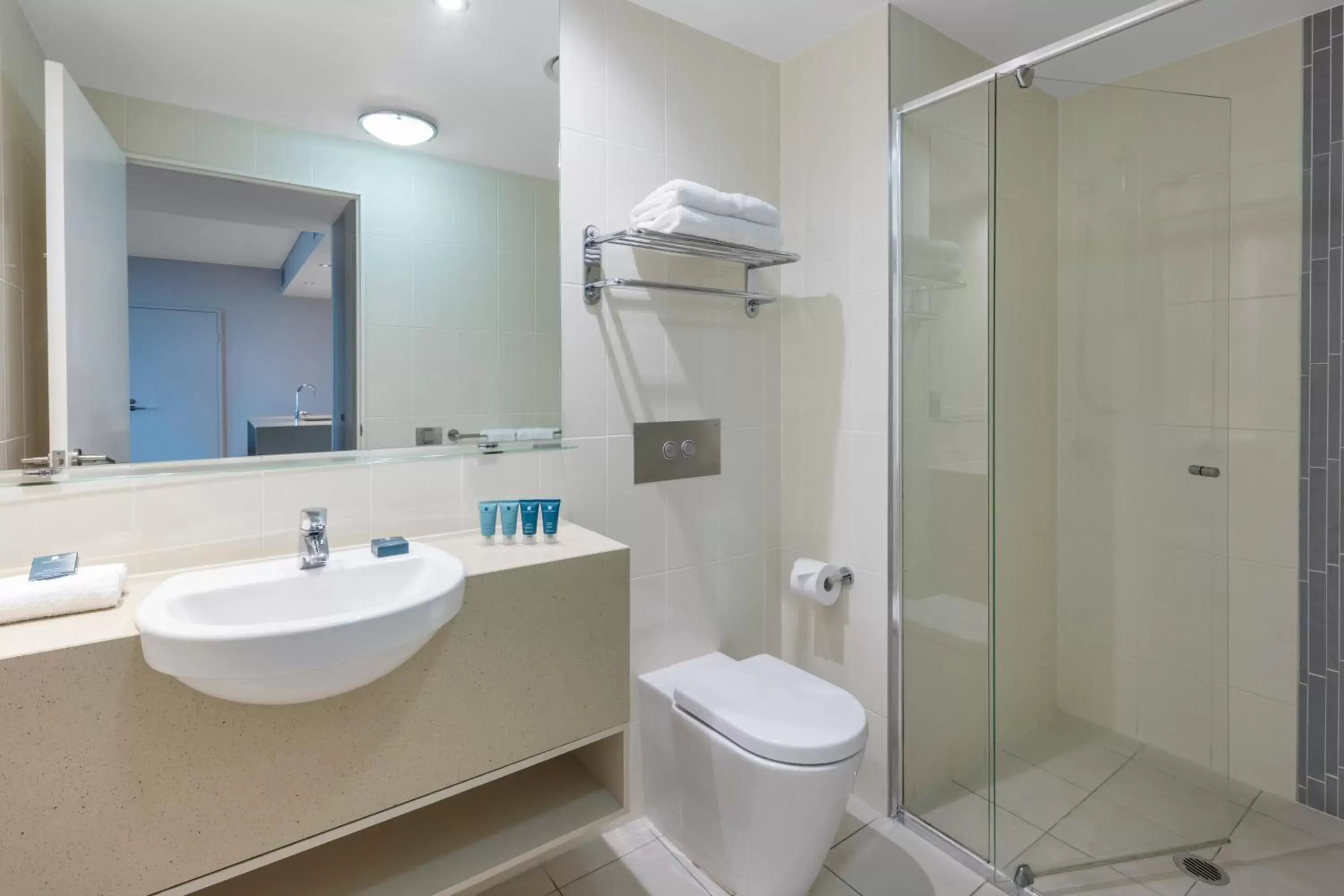 Shower, Bathroom in Wyndham Resort Surfers Paradise