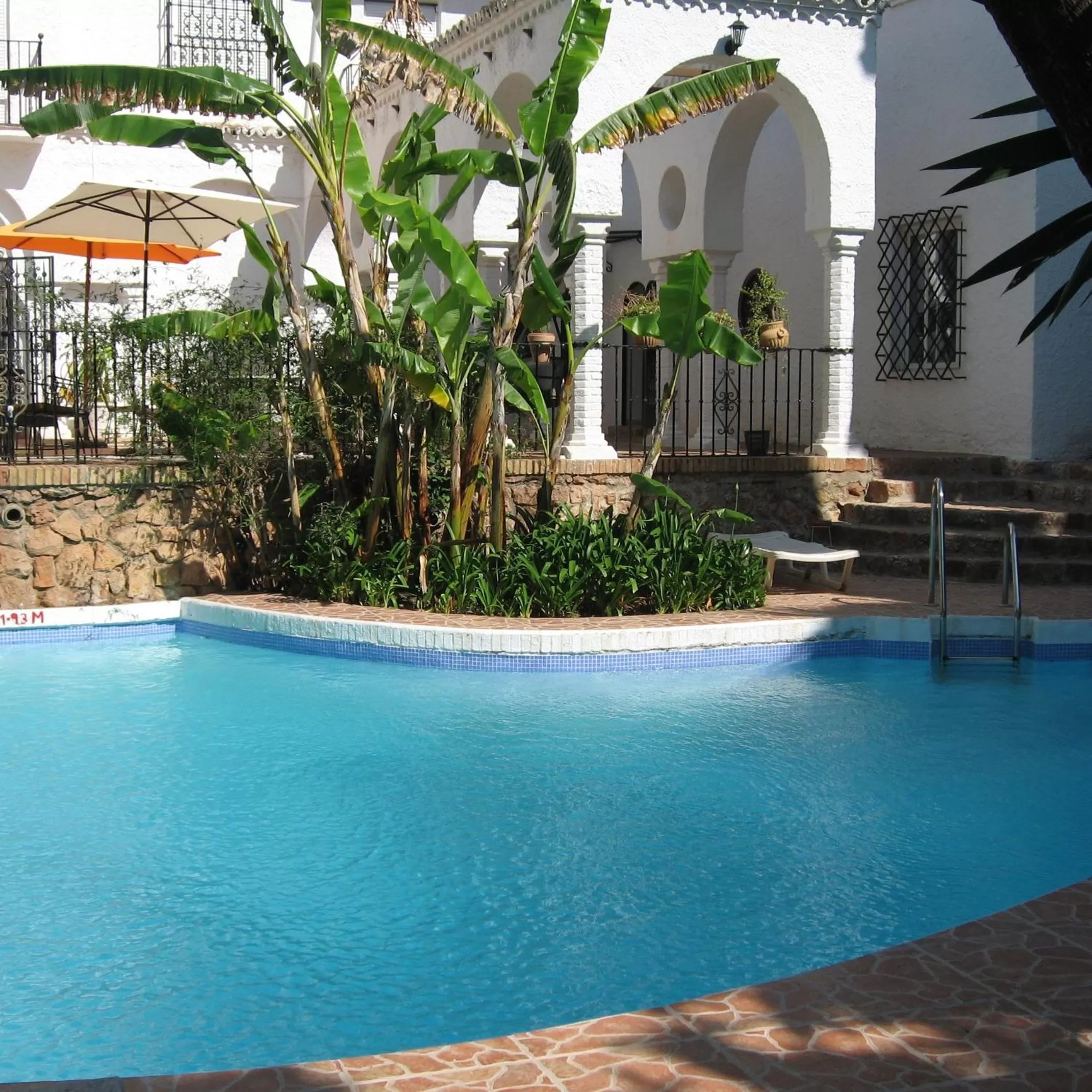 Swimming pool in Hotel Residencia Miami