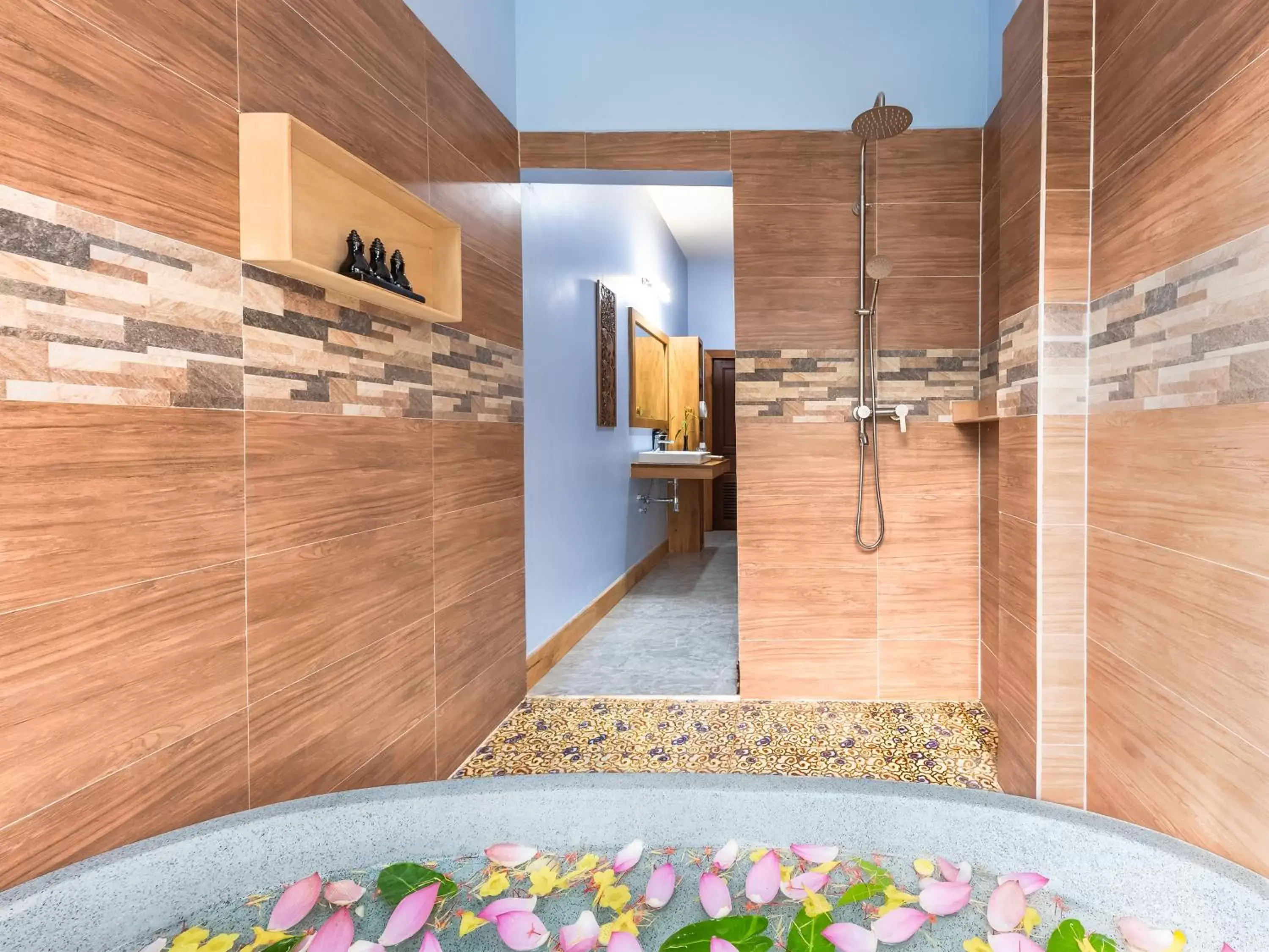 Bedroom, Bathroom in Cheata Residence