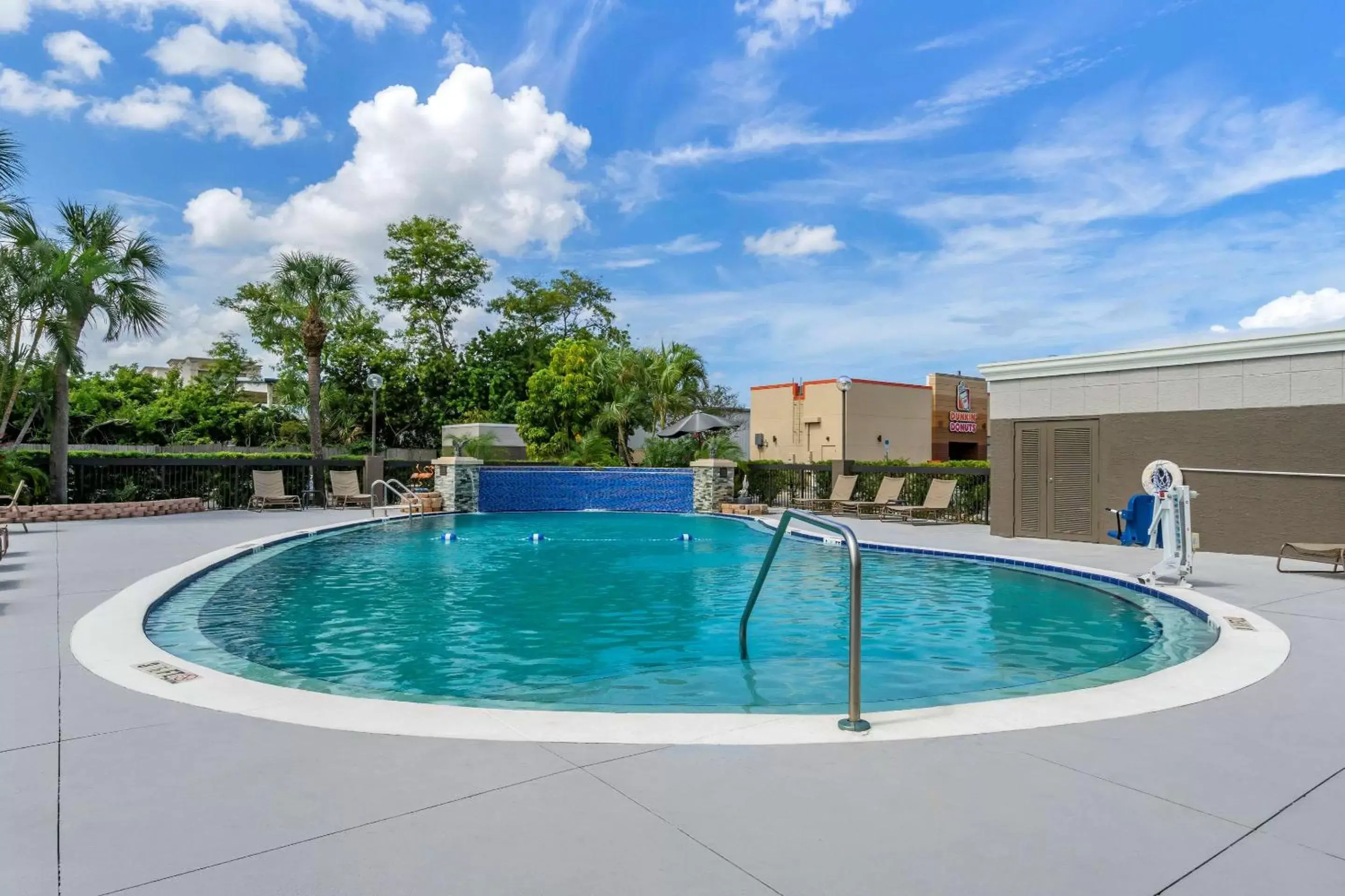 Swimming Pool in Comfort Inn & Suites St Pete - Clearwater International Airport