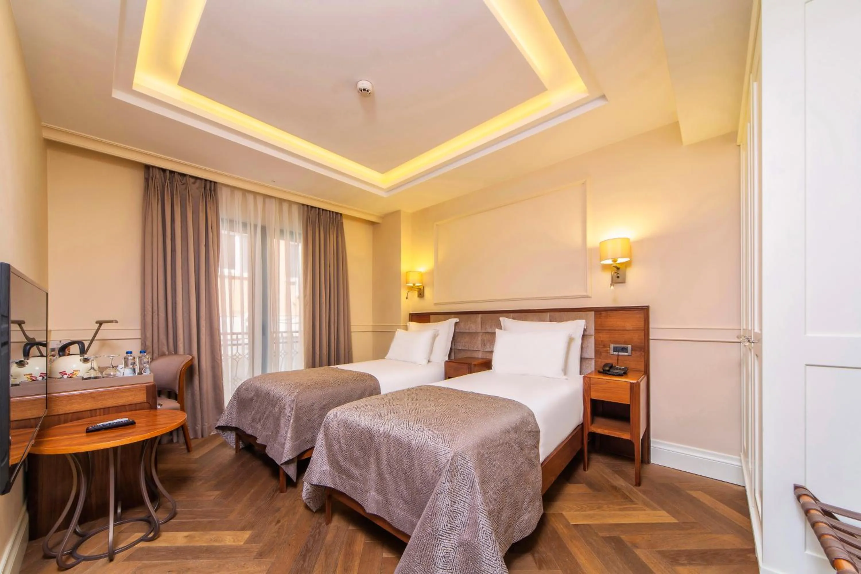 Shower, Bed in Hotel Morione & Spa Center