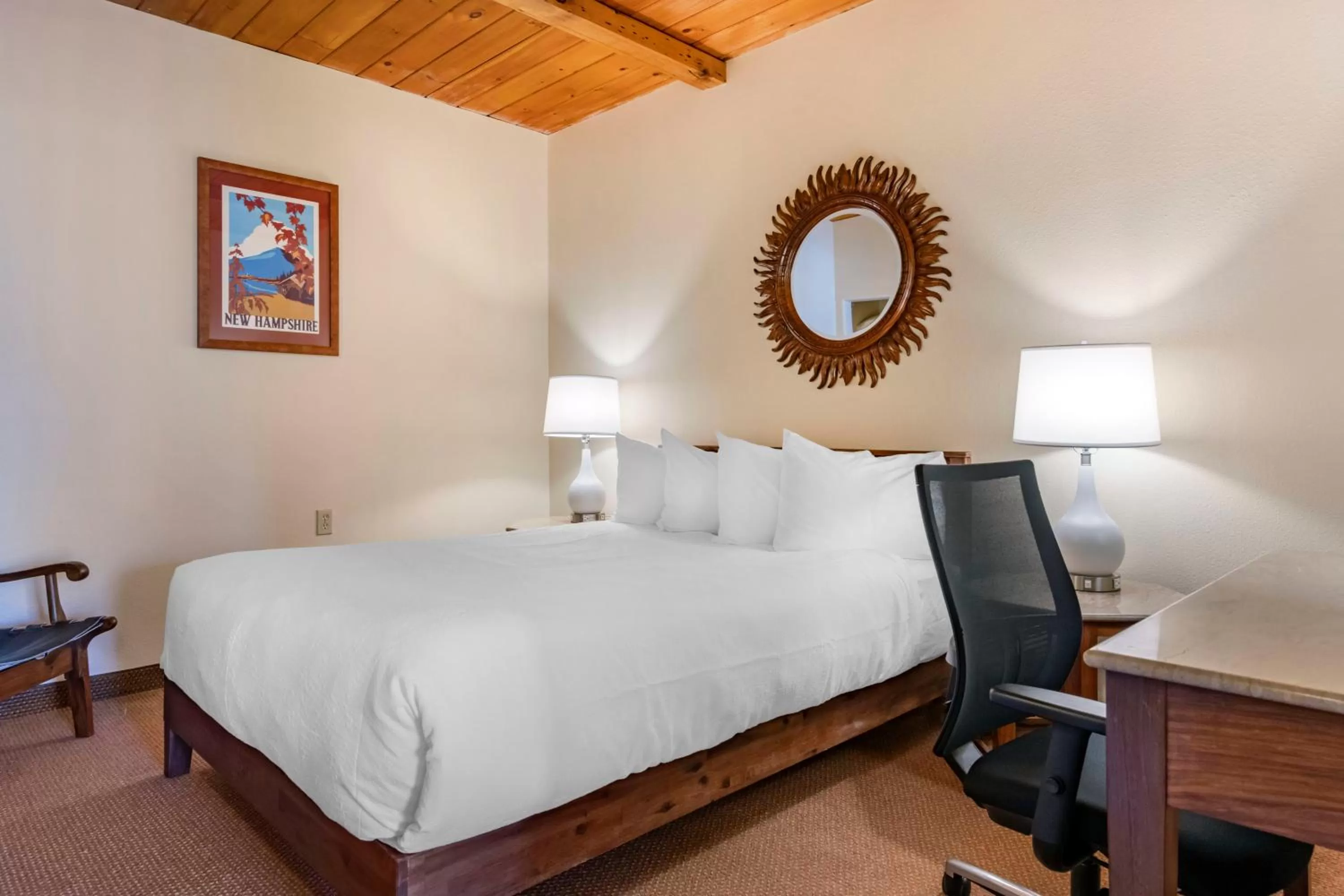 Bedroom, Bed in Mountain Edge Suites at Sunapee, an Ascend Collection Hotel