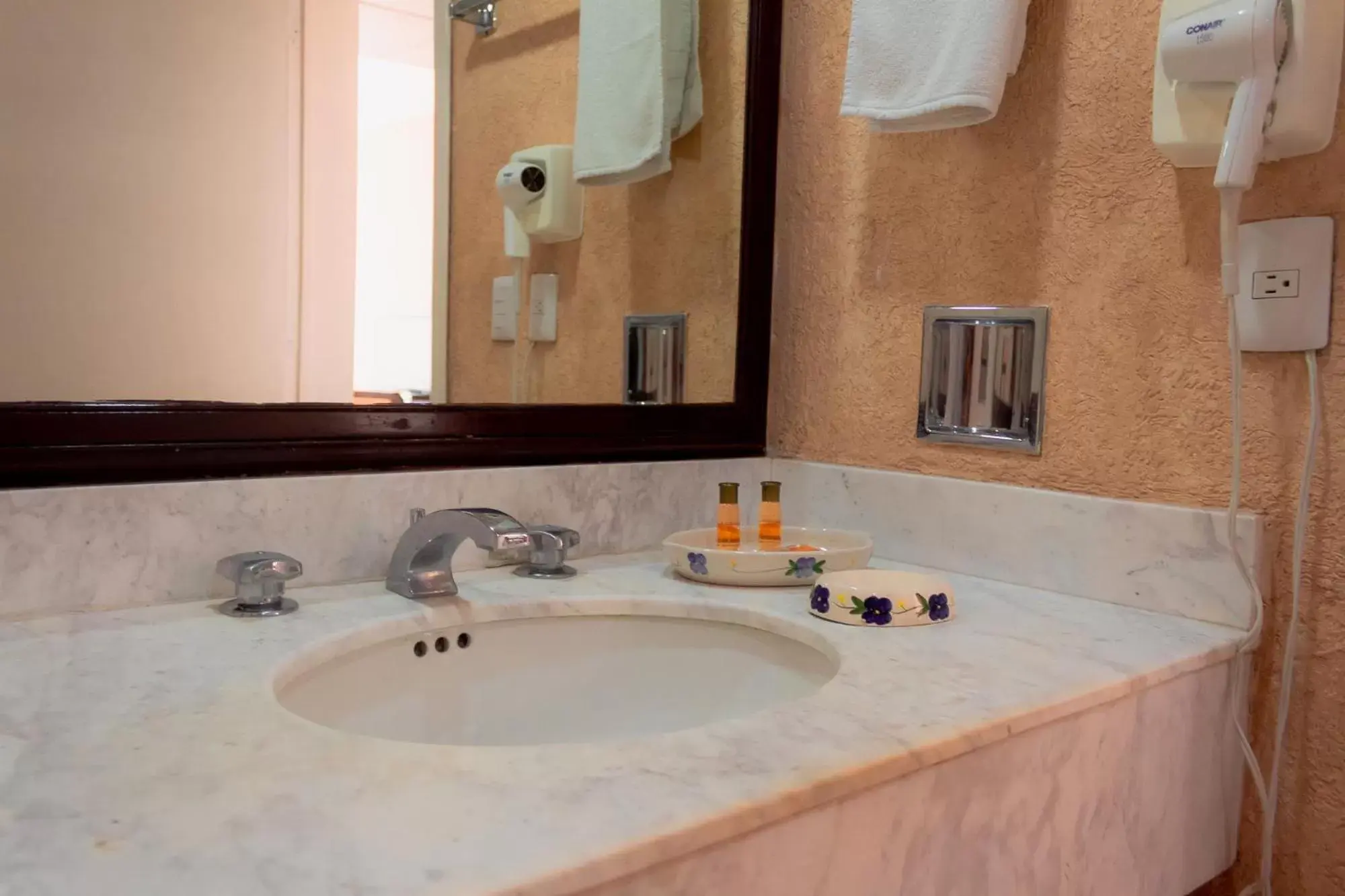 Bathroom in Hotel Los Aluxes