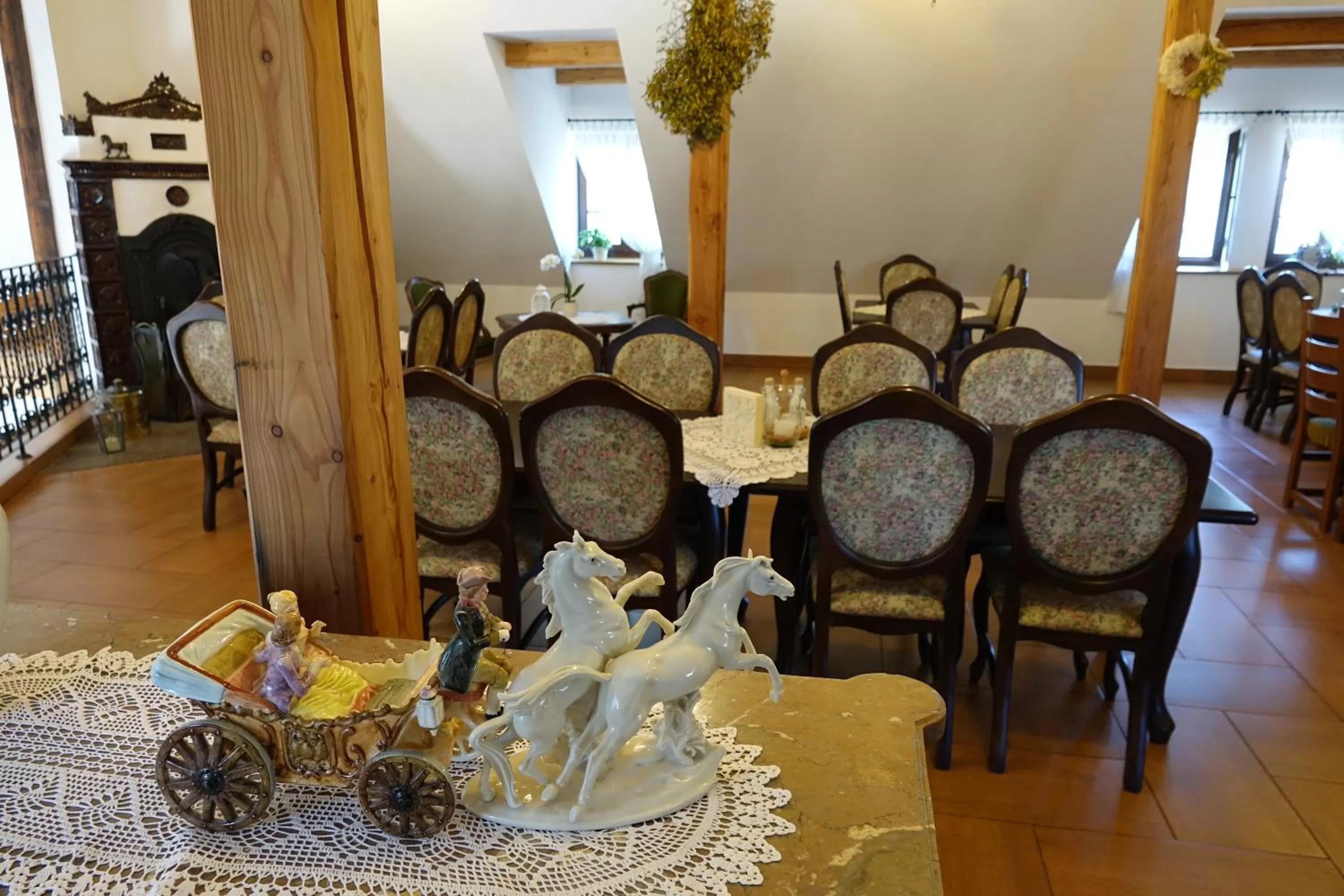 Restaurant/places to eat in Gościniec Dworski w Ropie - Pokoje gościnne