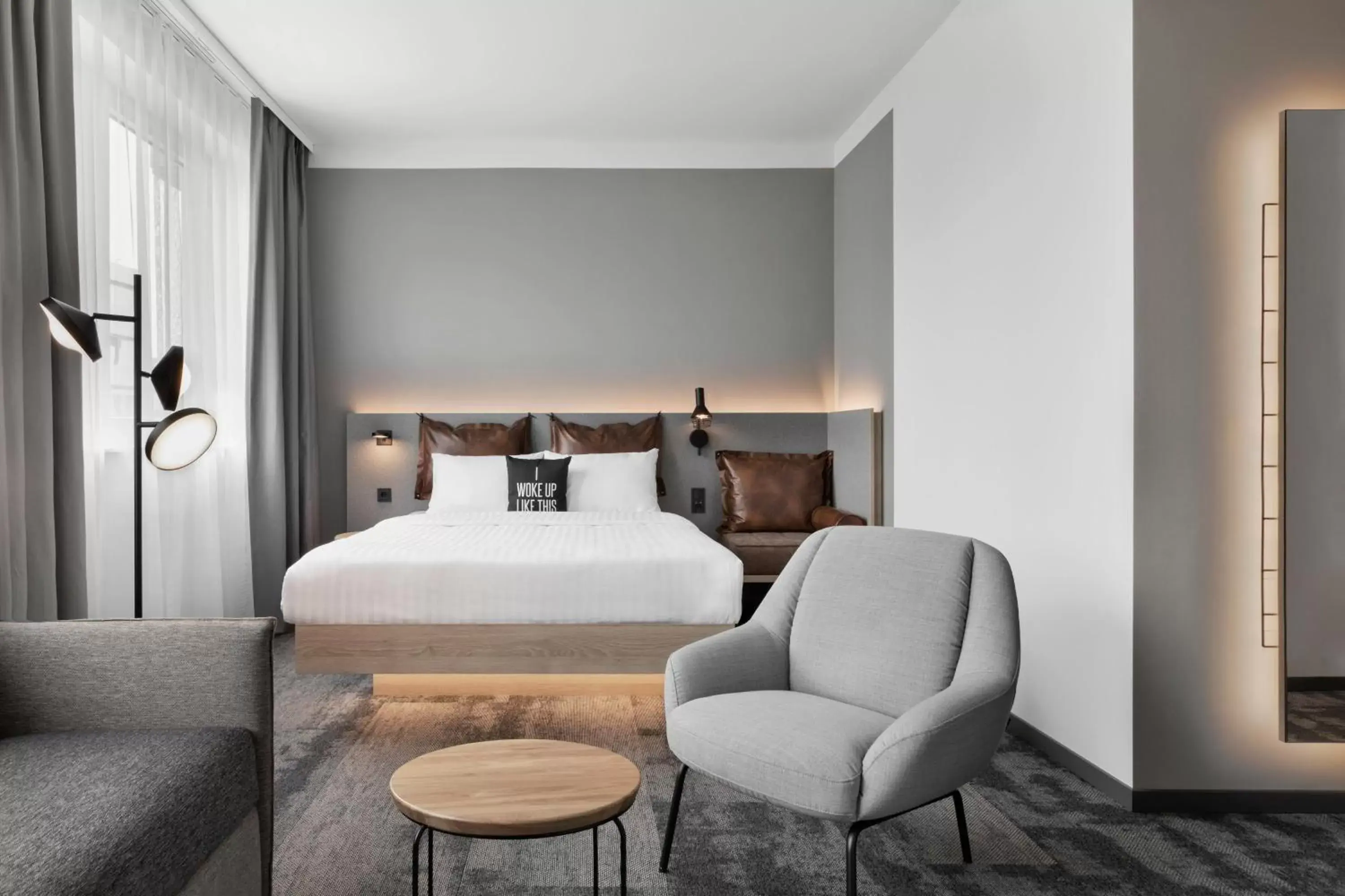 Photo of the whole room, Bed in Moxy Duesseldorf City