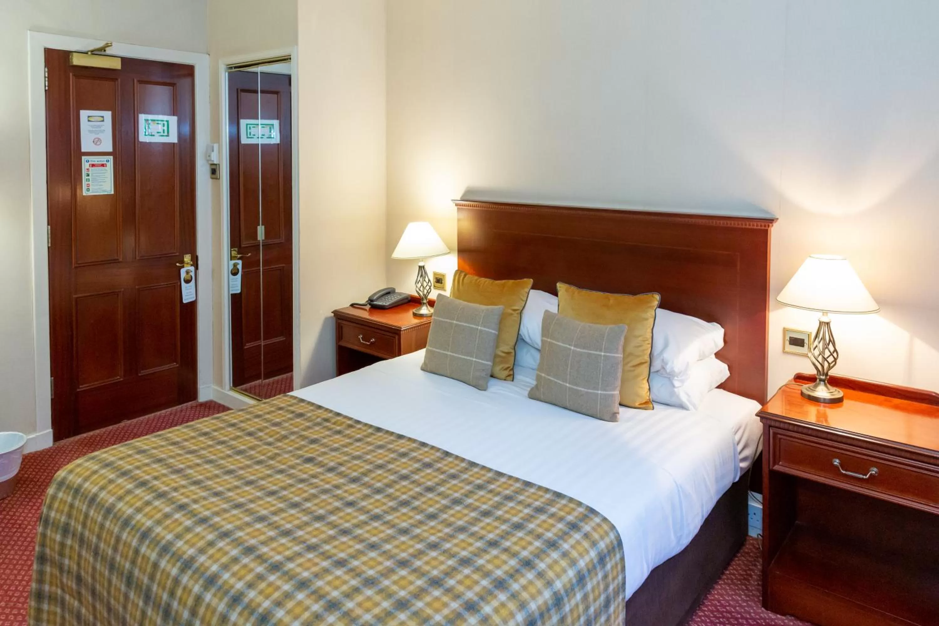 Bedroom, Bed in Alexandra Hotel