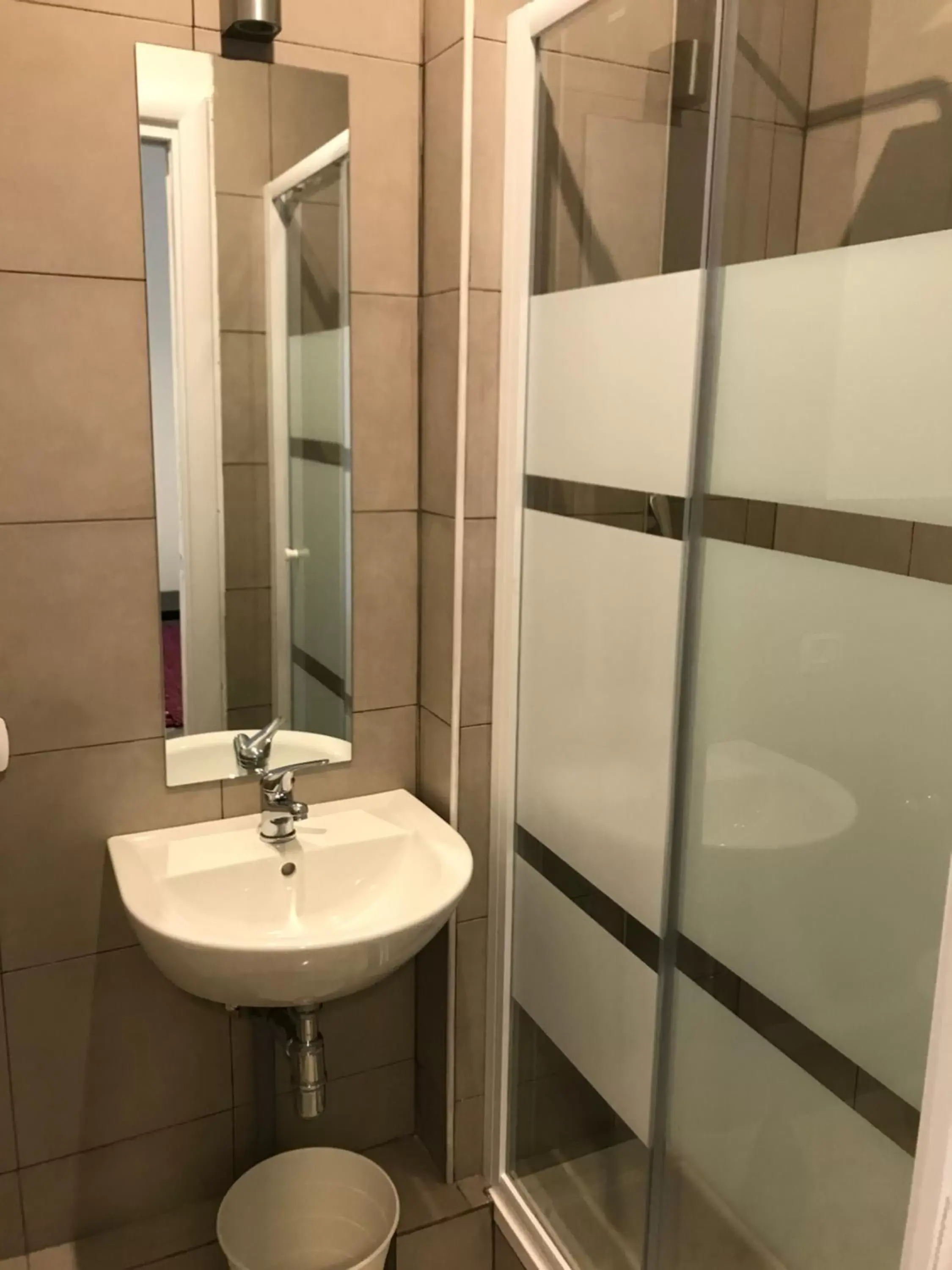 Shower, Bathroom in ROOM 110 BARI -guesthouse-