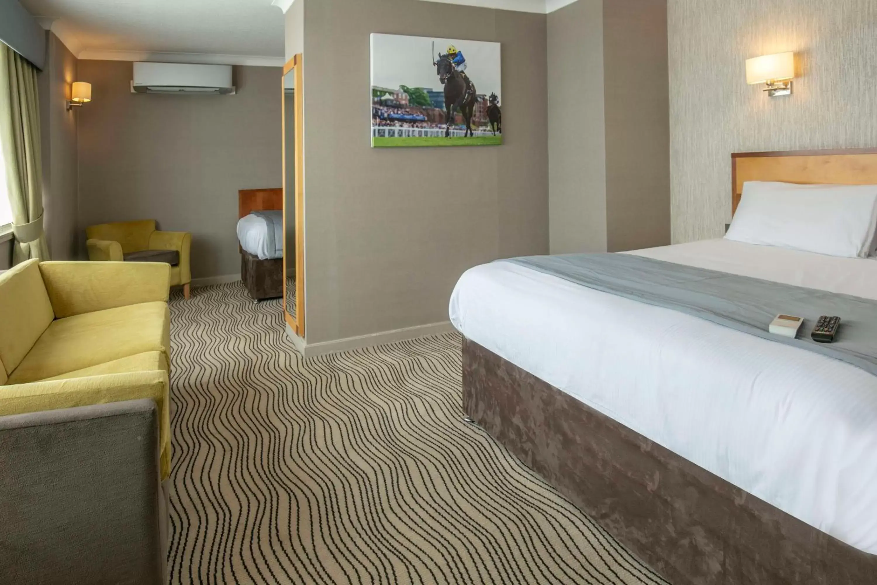 Bedroom, Bed in Best Western Heath Court Hotel