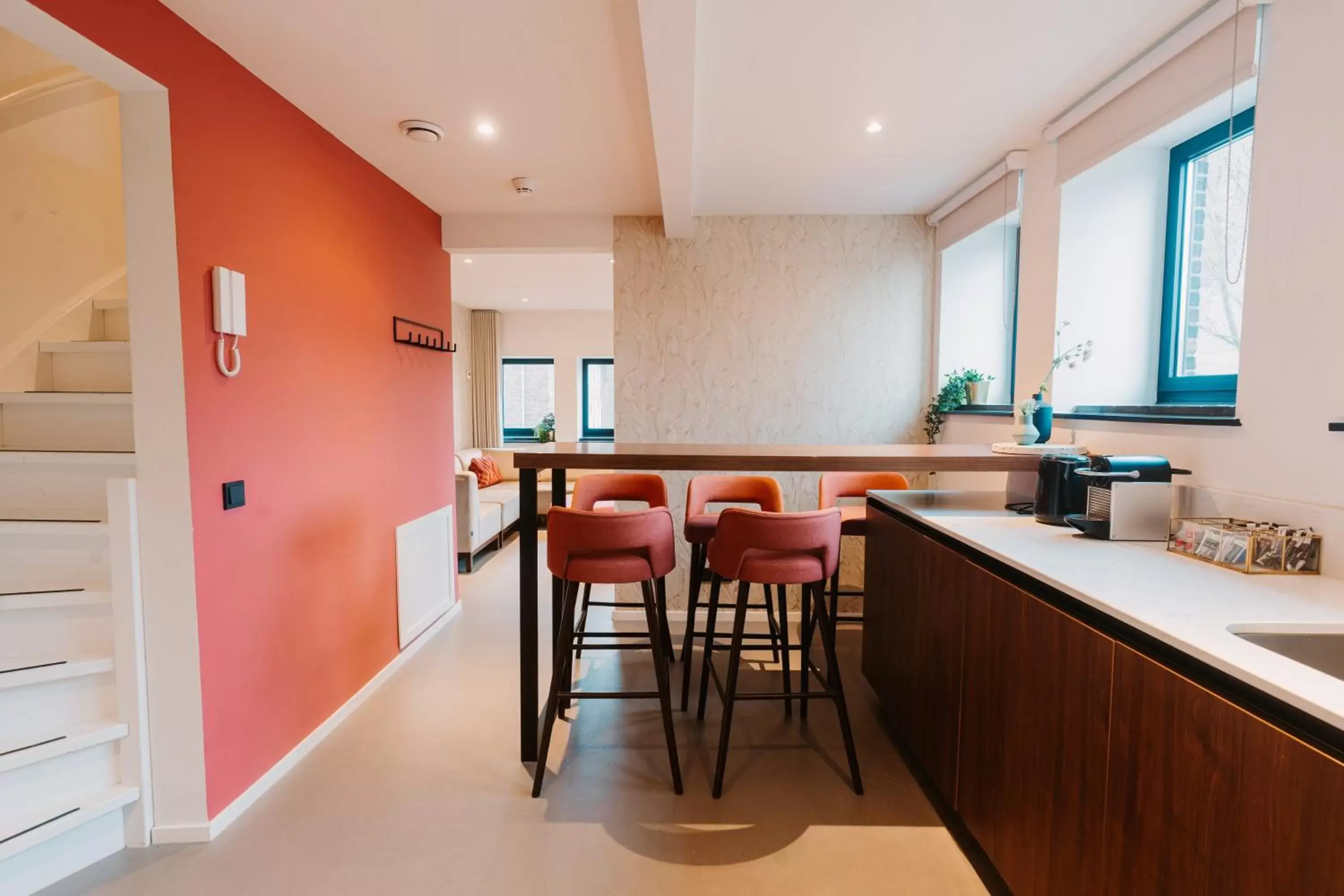 Dining area, Kitchen/Kitchenette in The Anthony Hotel