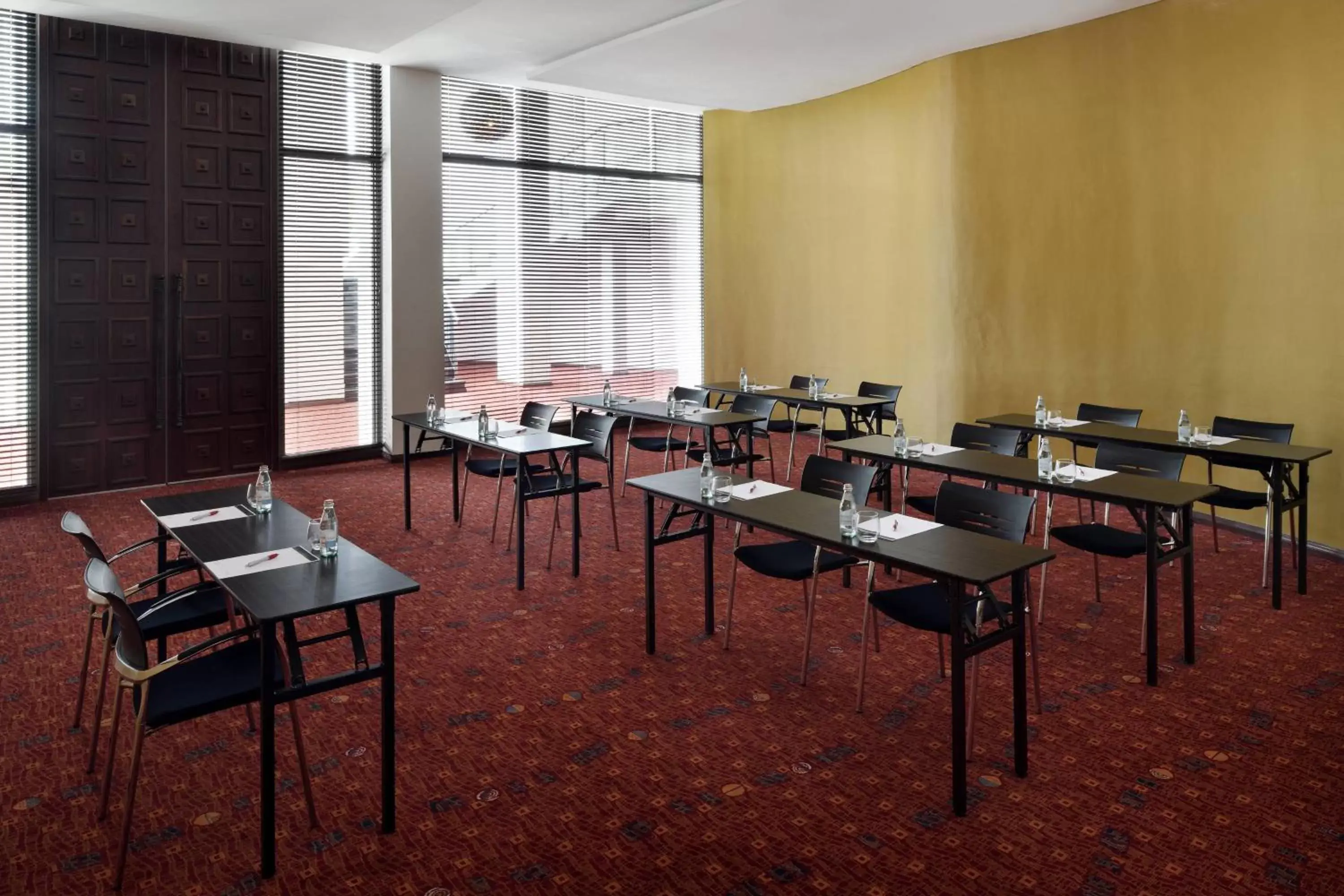 Meeting/conference room, Restaurant/Places to Eat in Accra Marriott Hotel