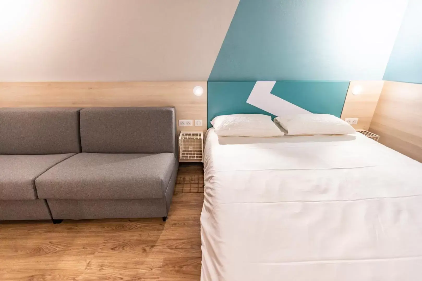 Bedroom, Bed in ibis Budget Millau Viaduc