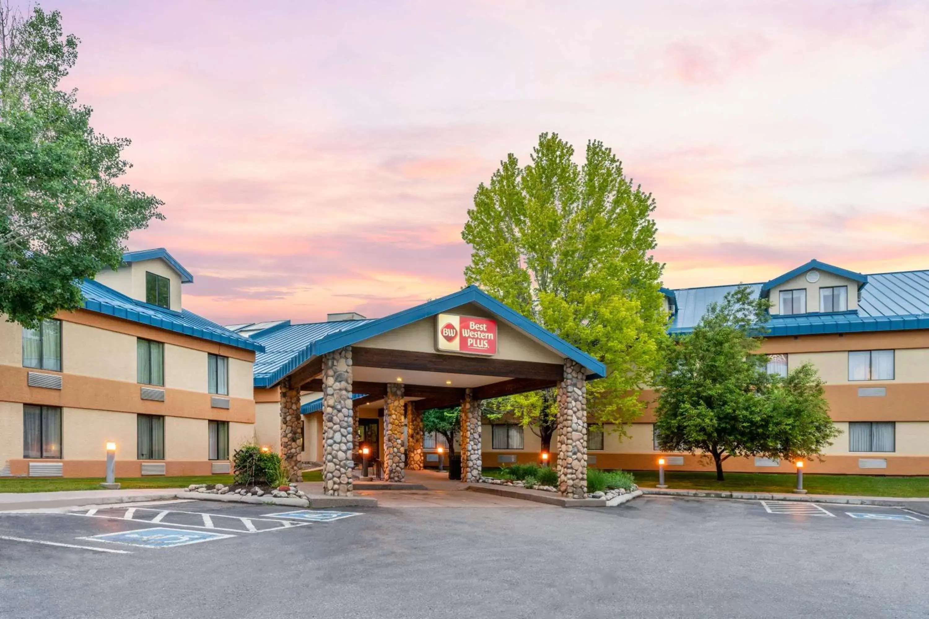 Property Building in Best Western Plus Eagle-Vail Valley