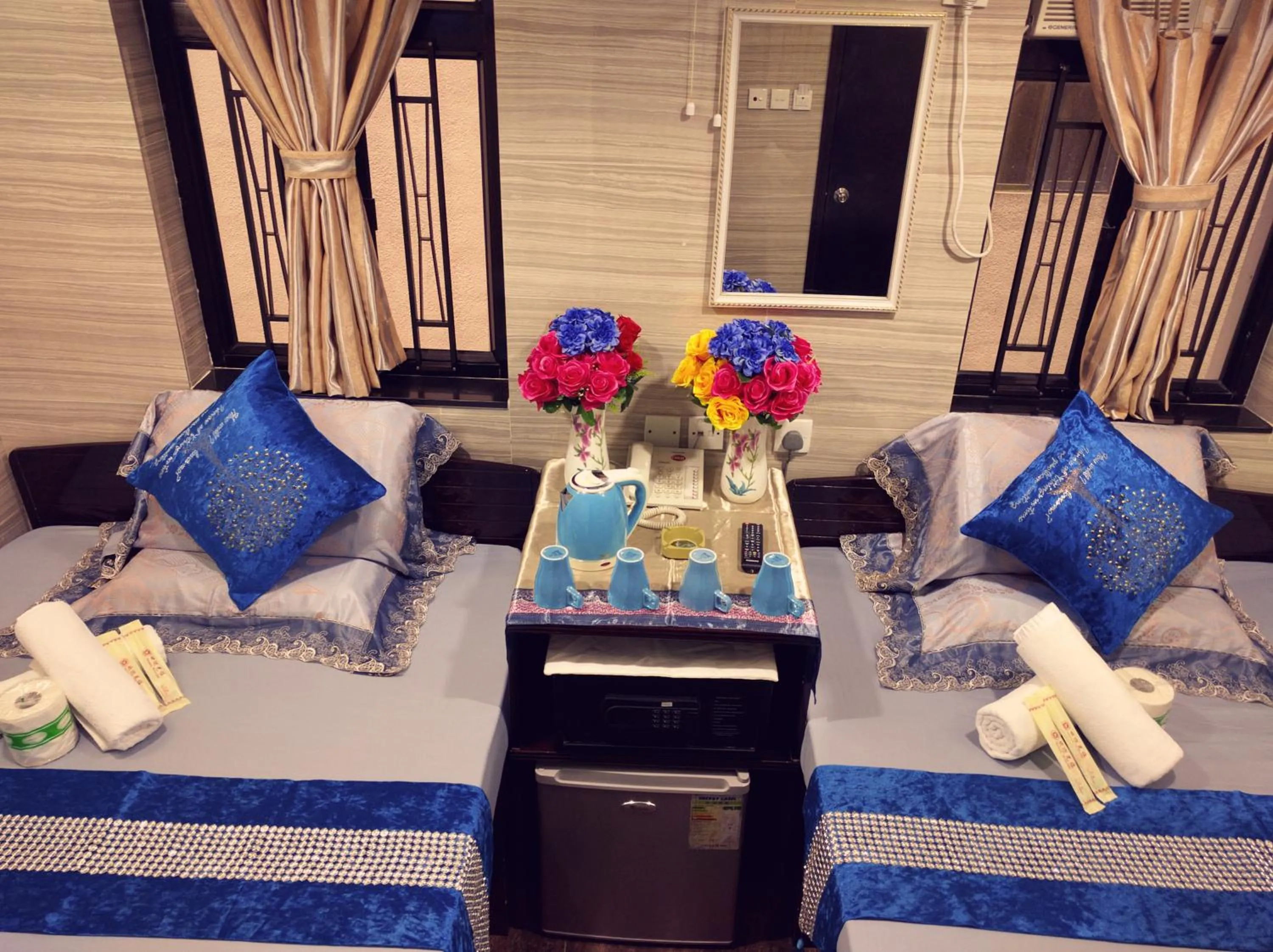 Day, Bed in Paris Guest House DHILLON HOTEL HK LTD 24 HOUR RECEPTION BLOCK D E 10F